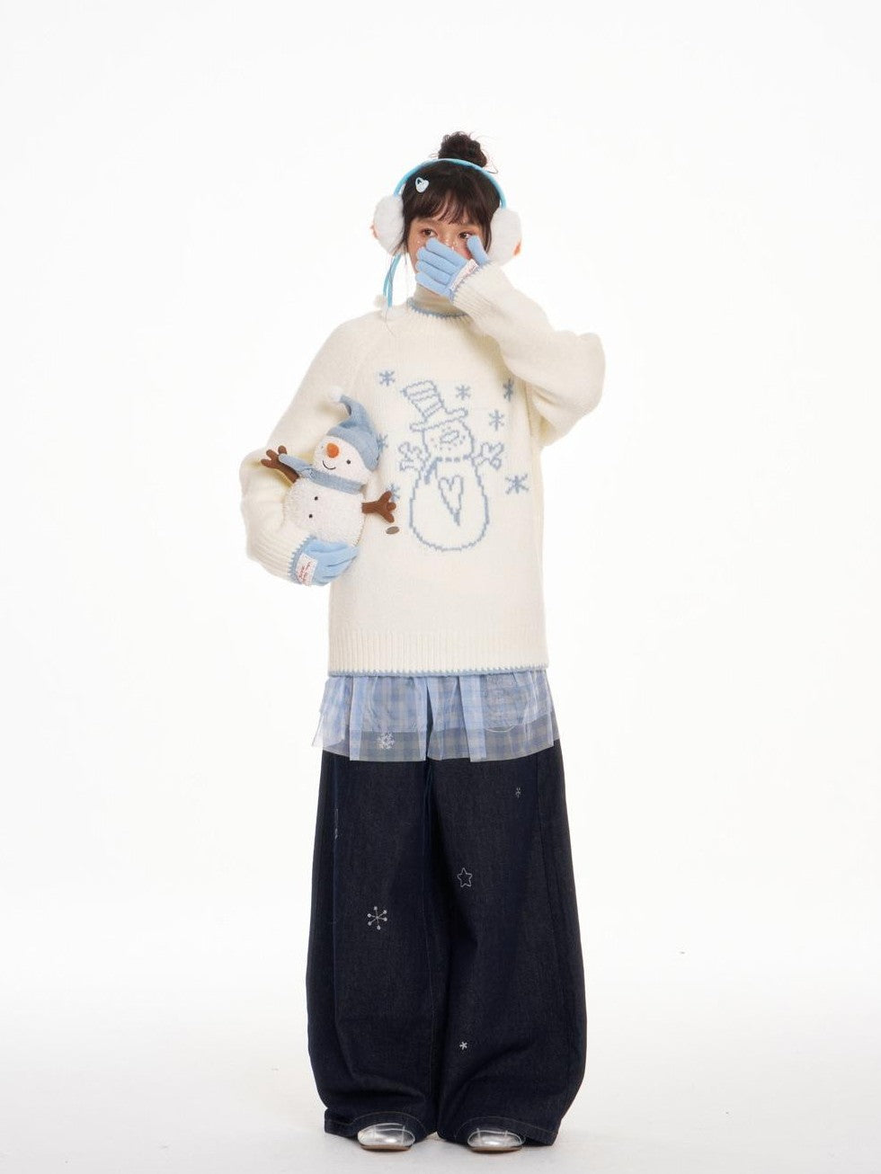 BETWEENAND White Snowman Print Crew Neck Women&