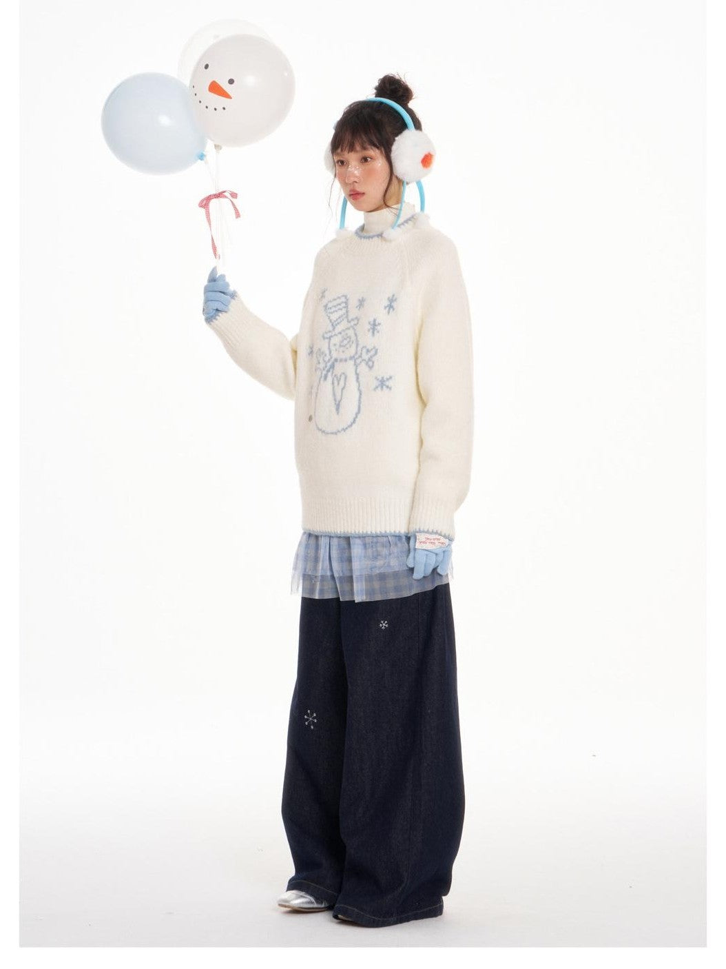BETWEENAND White Snowman Print Crew Neck Women&