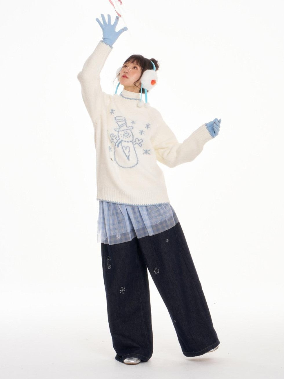 BETWEENAND White Snowman Print Crew Neck Women&
