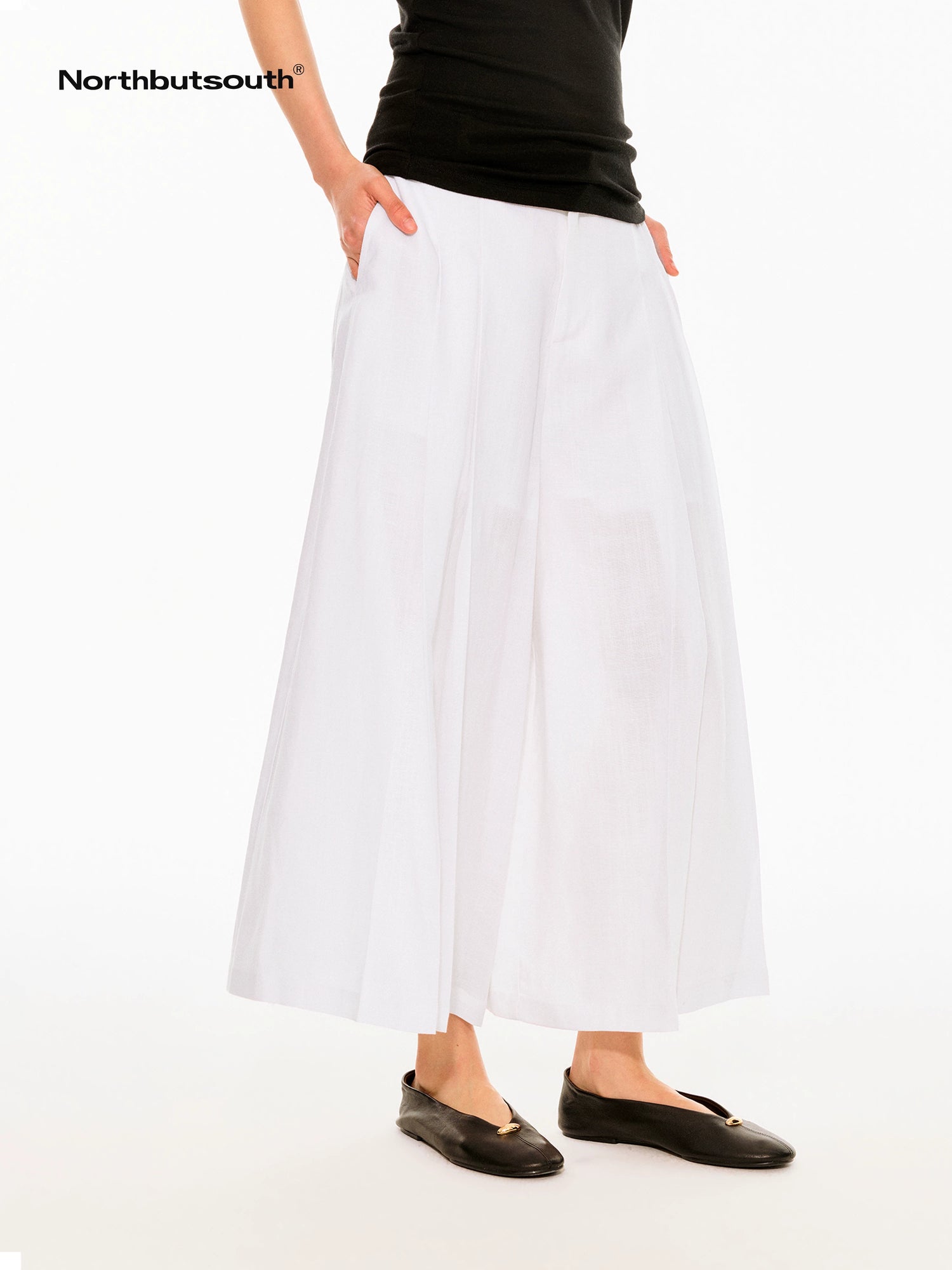 Black And White Double Pleated Relaxed Women&