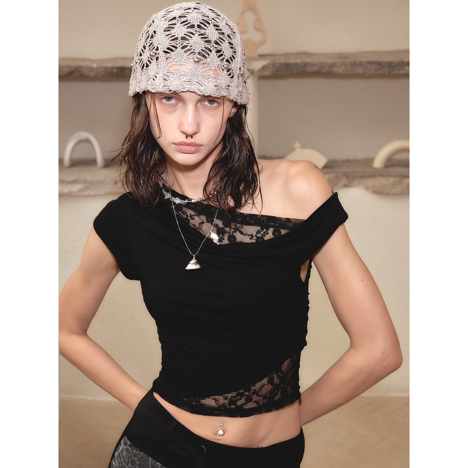 2th Desire Off Shoulder Lace Trim White Tee