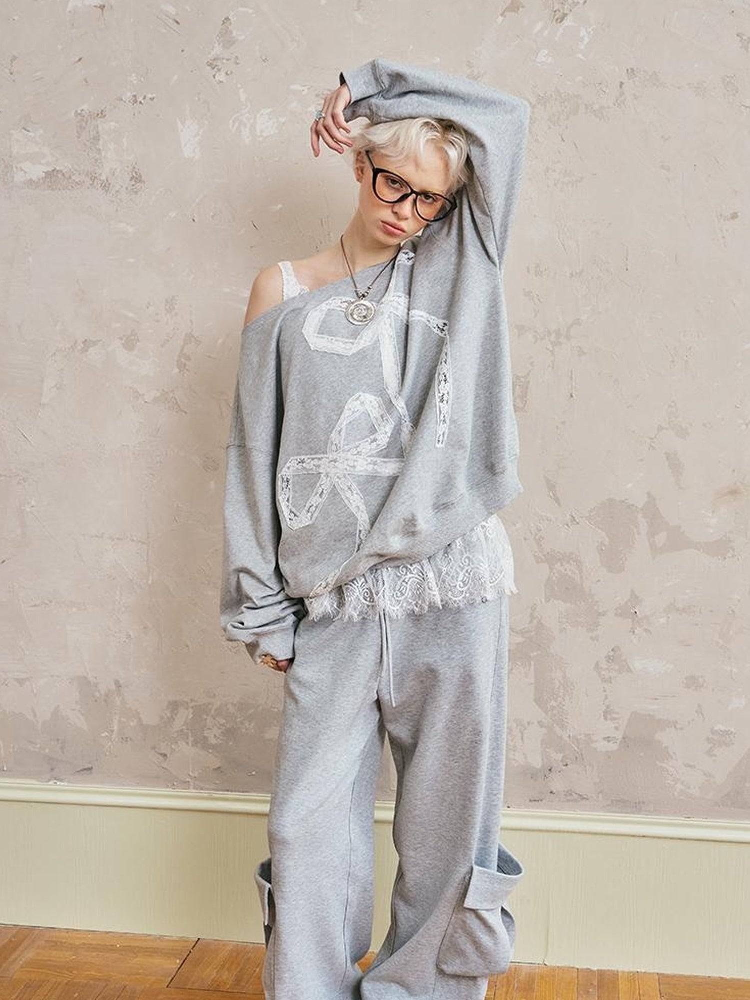 DIDDI MODA Butterfly Lace Cutout Oversized Sweatshirt