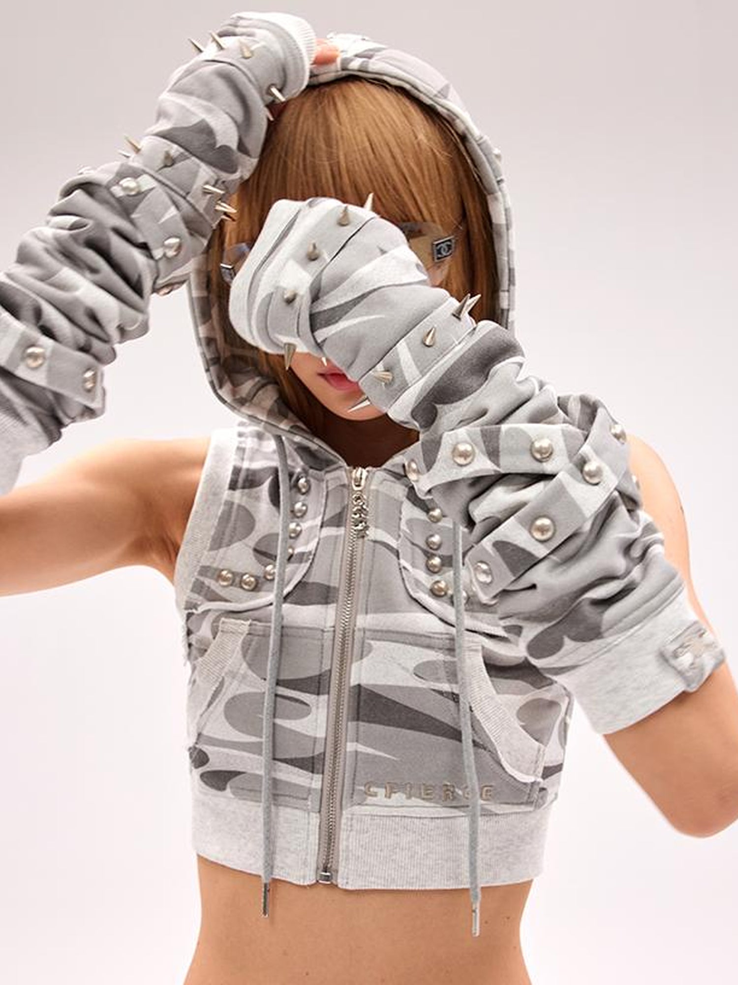 CFIERCE Rivet Trimmed Gloves