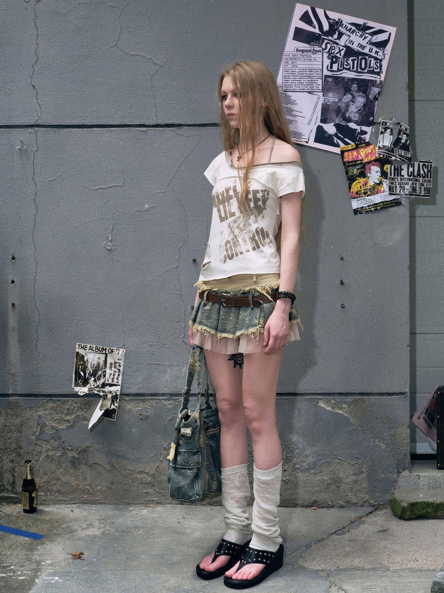 Cest Nous Frayed Asymmetric Graffiti V-neck Women&