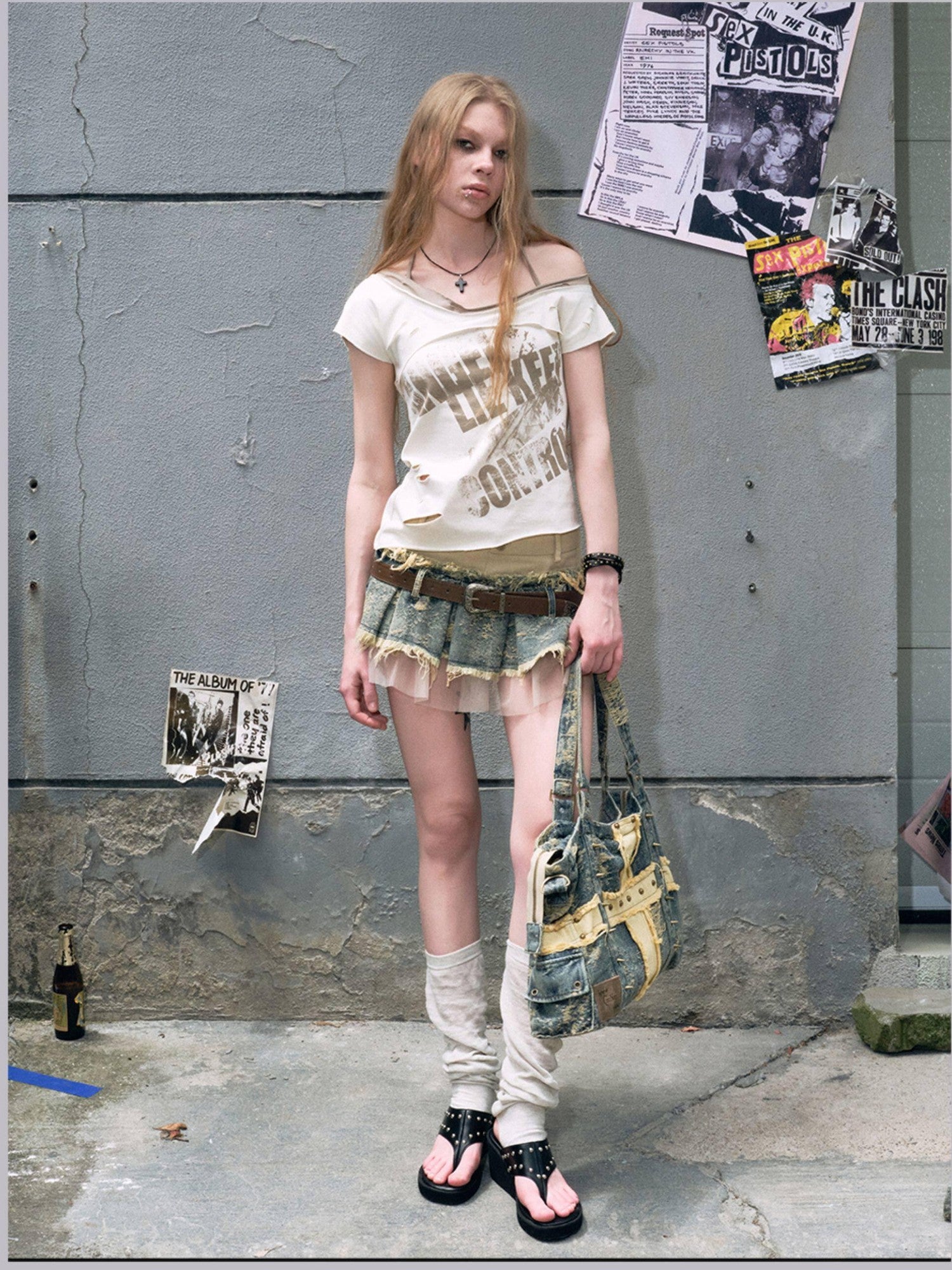 Cest Nous Frayed Asymmetric Graffiti V-neck Women&