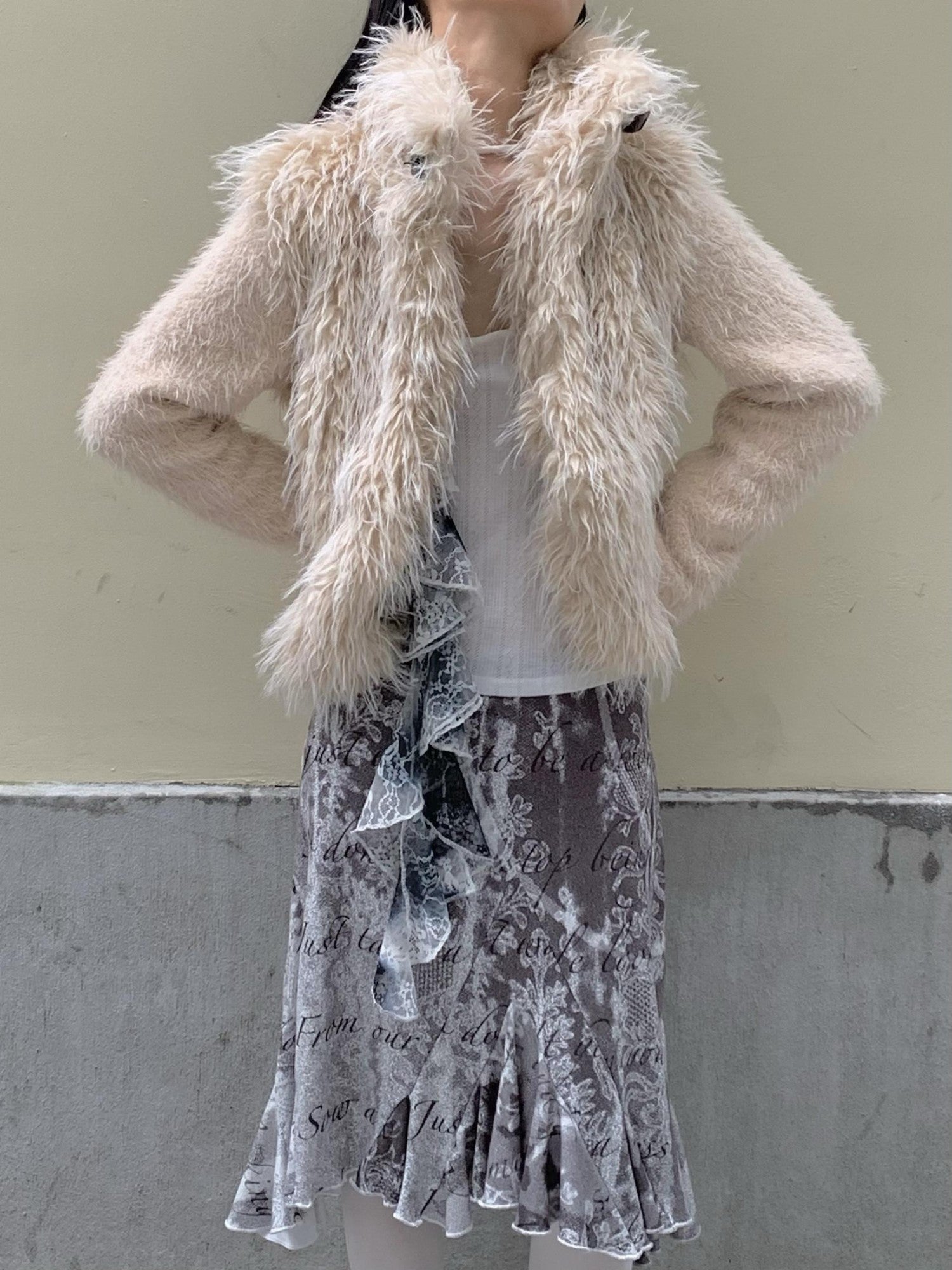 Chipchipshop Beige Cropped Vertical Fur Panels Knit Sleeves High Neck Women&