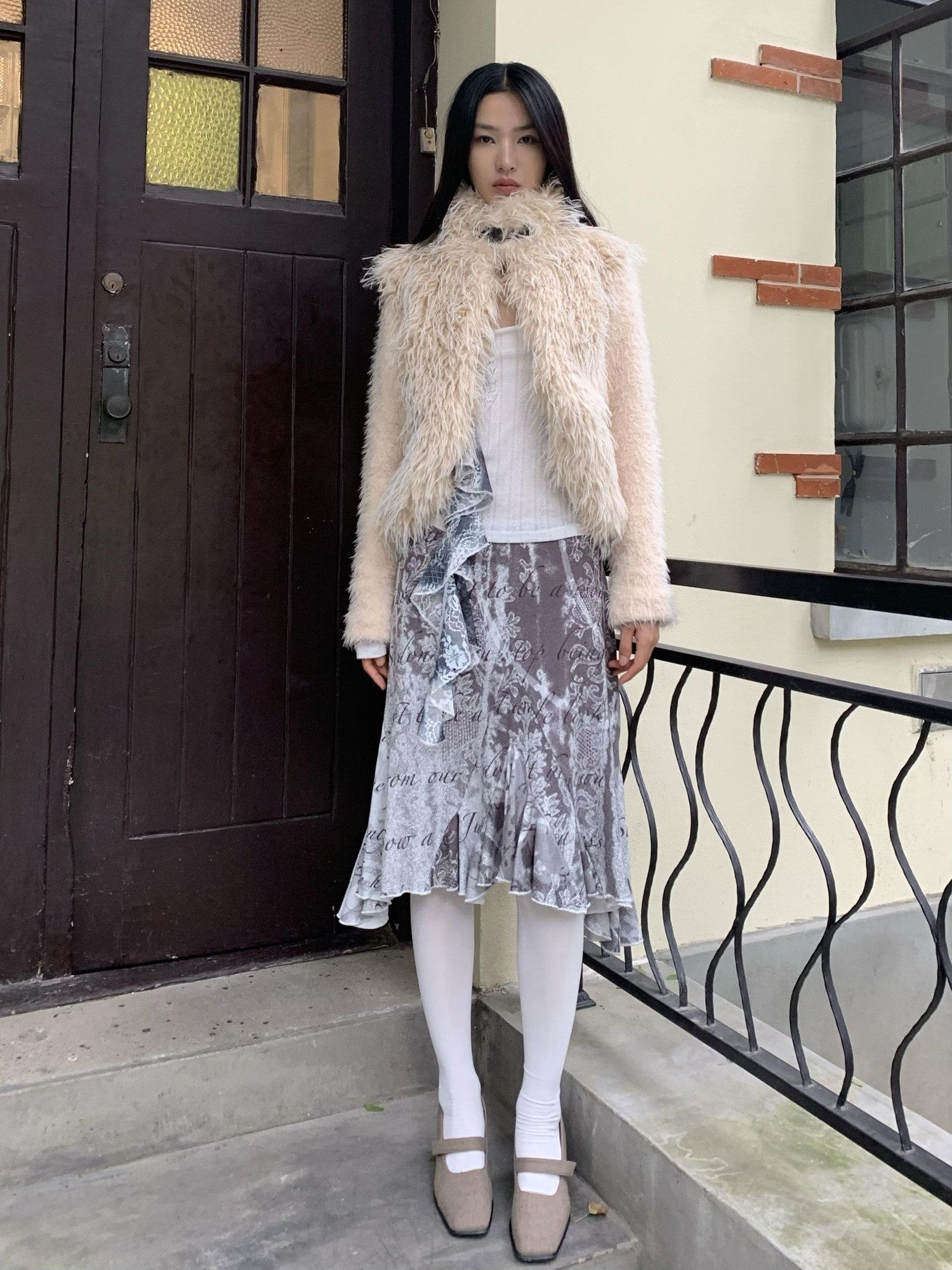 Chipchipshop Beige Cropped Vertical Fur Panels Knit Sleeves High Neck Women&