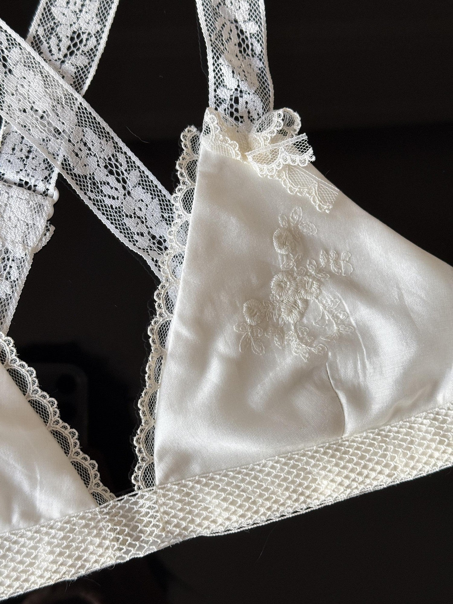 Chipchipshop Ivory Lace Cross Front Adjustable Straps Women&