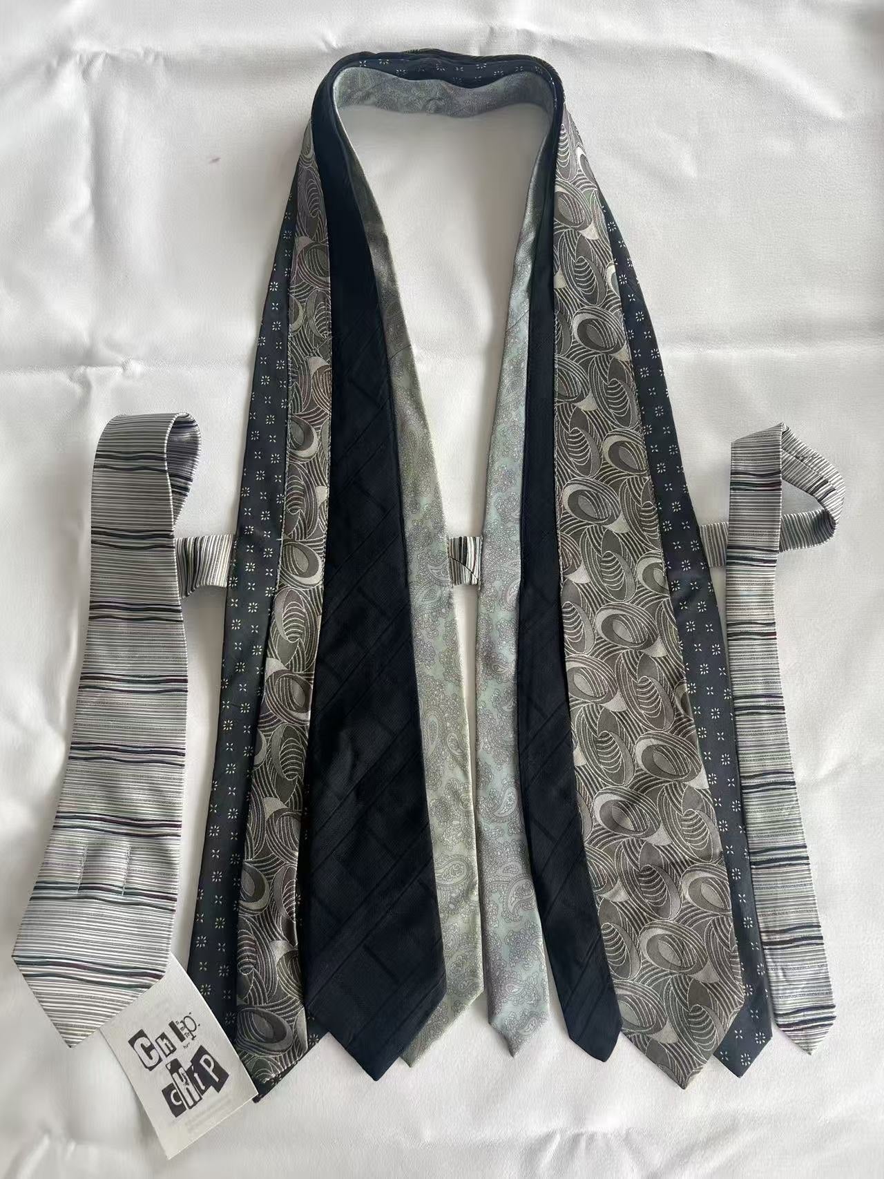 Chipchipshop_Original_Vintage_Tie_Detail_V-neck_Unique_Print_One_Of_A_Kind_Women&