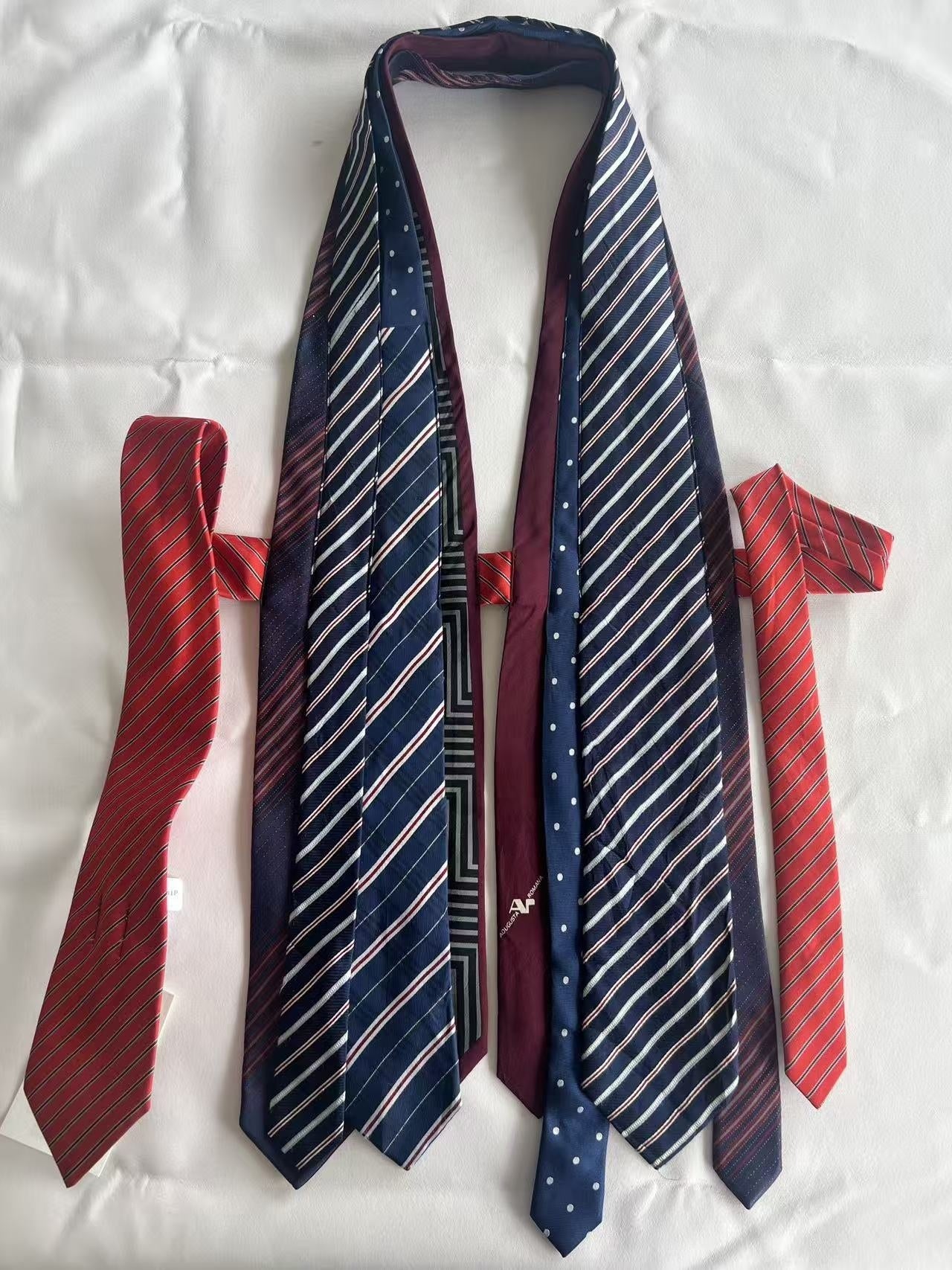 Chipchipshop_Original_Vintage_Tie_Detail_V-neck_Unique_Print_One_Of_A_Kind_Women&