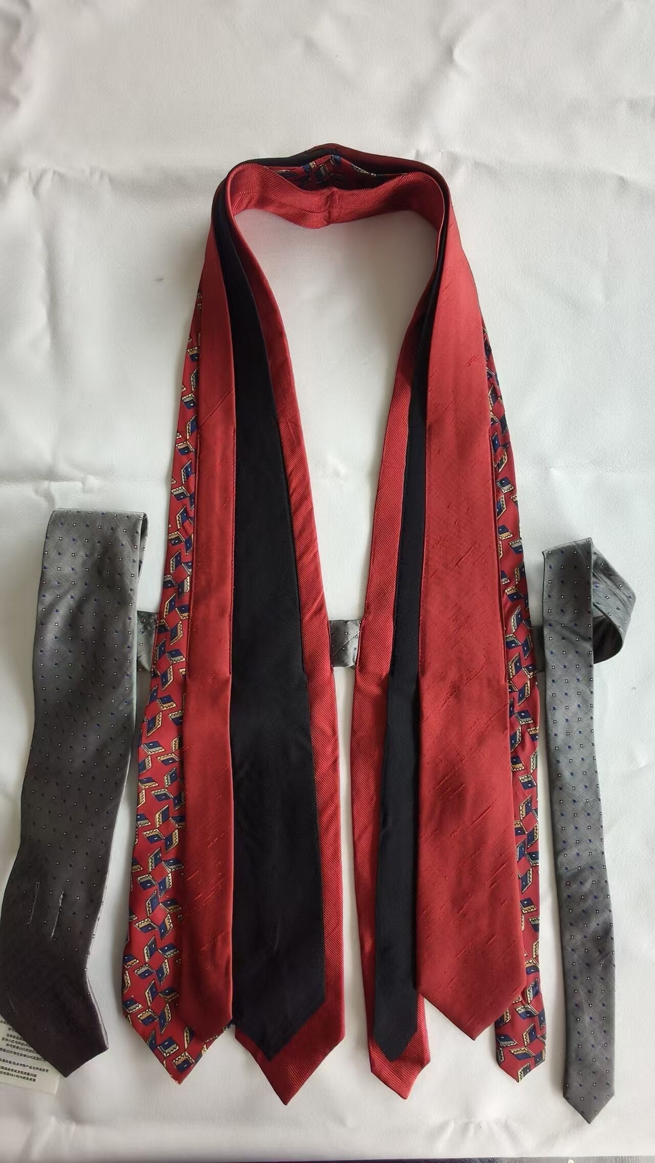 Chipchipshop_Original_Vintage_Tie_Detail_V-neck_Unique_Print_One_Of_A_Kind_Women&
