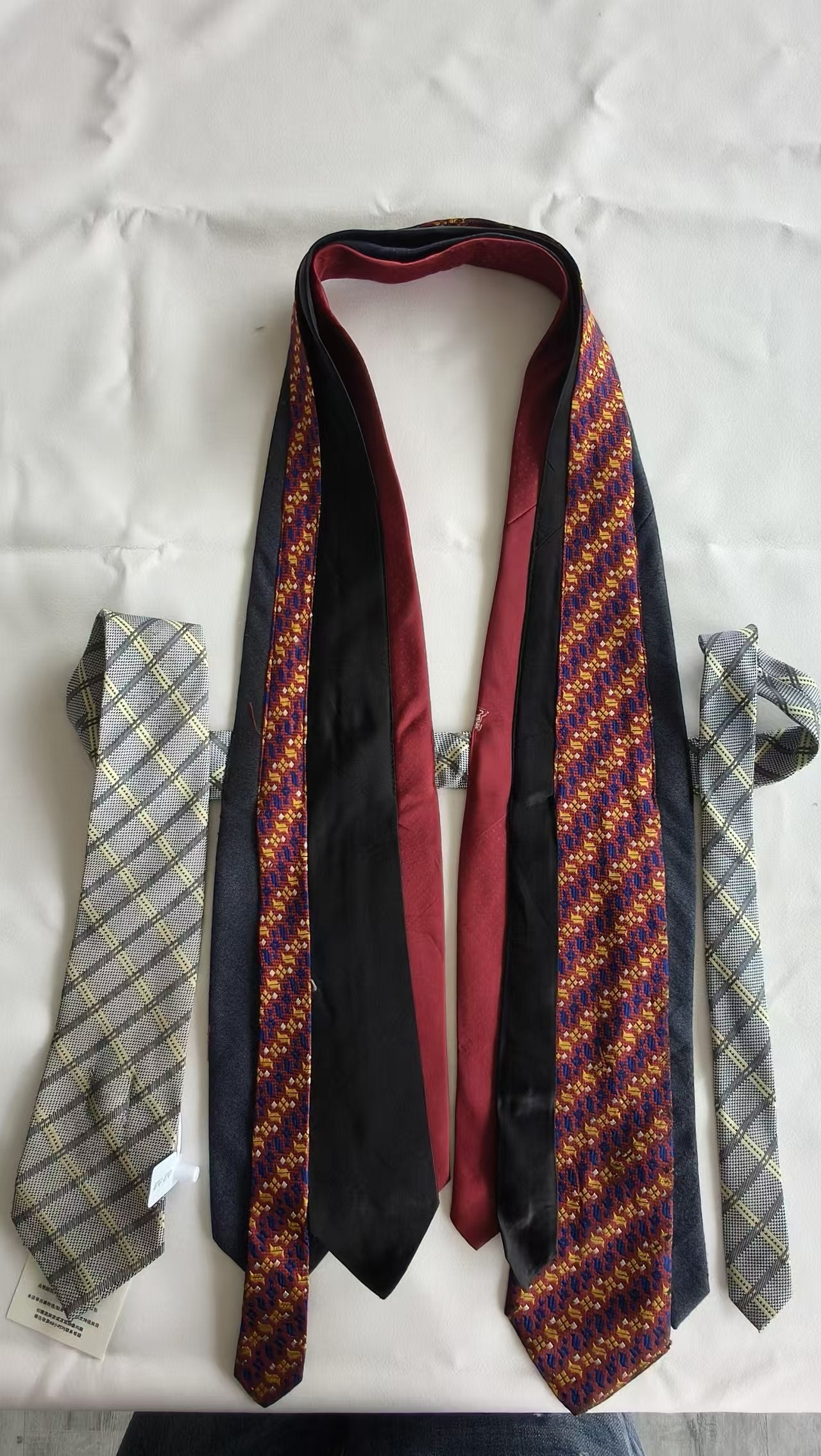Chipchipshop_Original_Vintage_Tie_Detail_V-neck_Unique_Print_One_Of_A_Kind_Women&