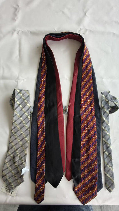 Chipchipshop_Original_Vintage_Tie_Detail_V-neck_Unique_Print_One_Of_A_Kind_Women&