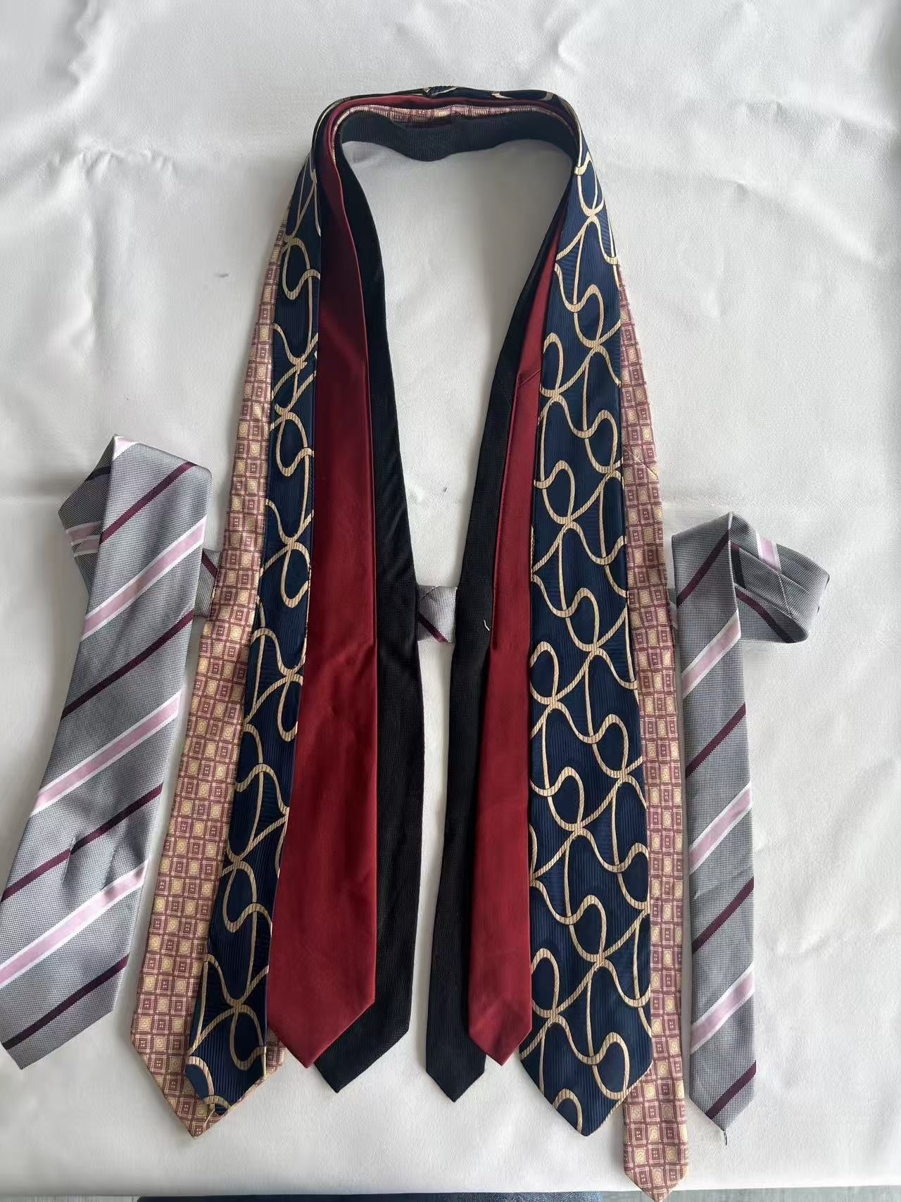 Chipchipshop_Original_Vintage_Tie_Detail_V-neck_Unique_Print_One_Of_A_Kind_Women&