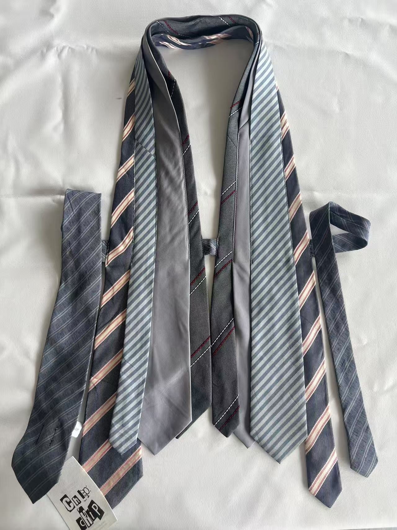 Chipchipshop_Original_Vintage_Tie_Detail_V-neck_Unique_Print_One_Of_A_Kind_Women&