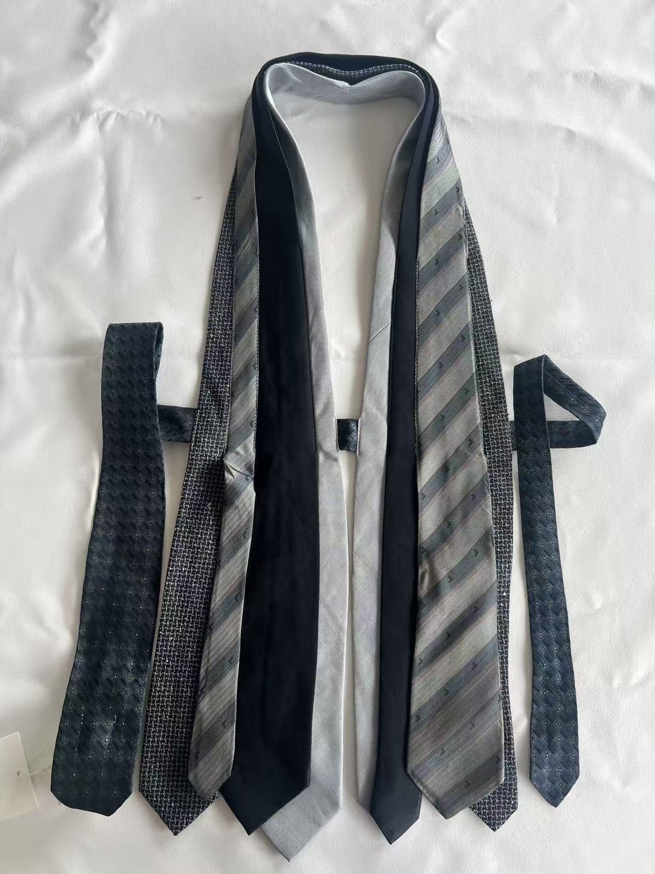 Chipchipshop_Original_Vintage_Tie_Detail_V-neck_Unique_Print_One_Of_A_Kind_Women&