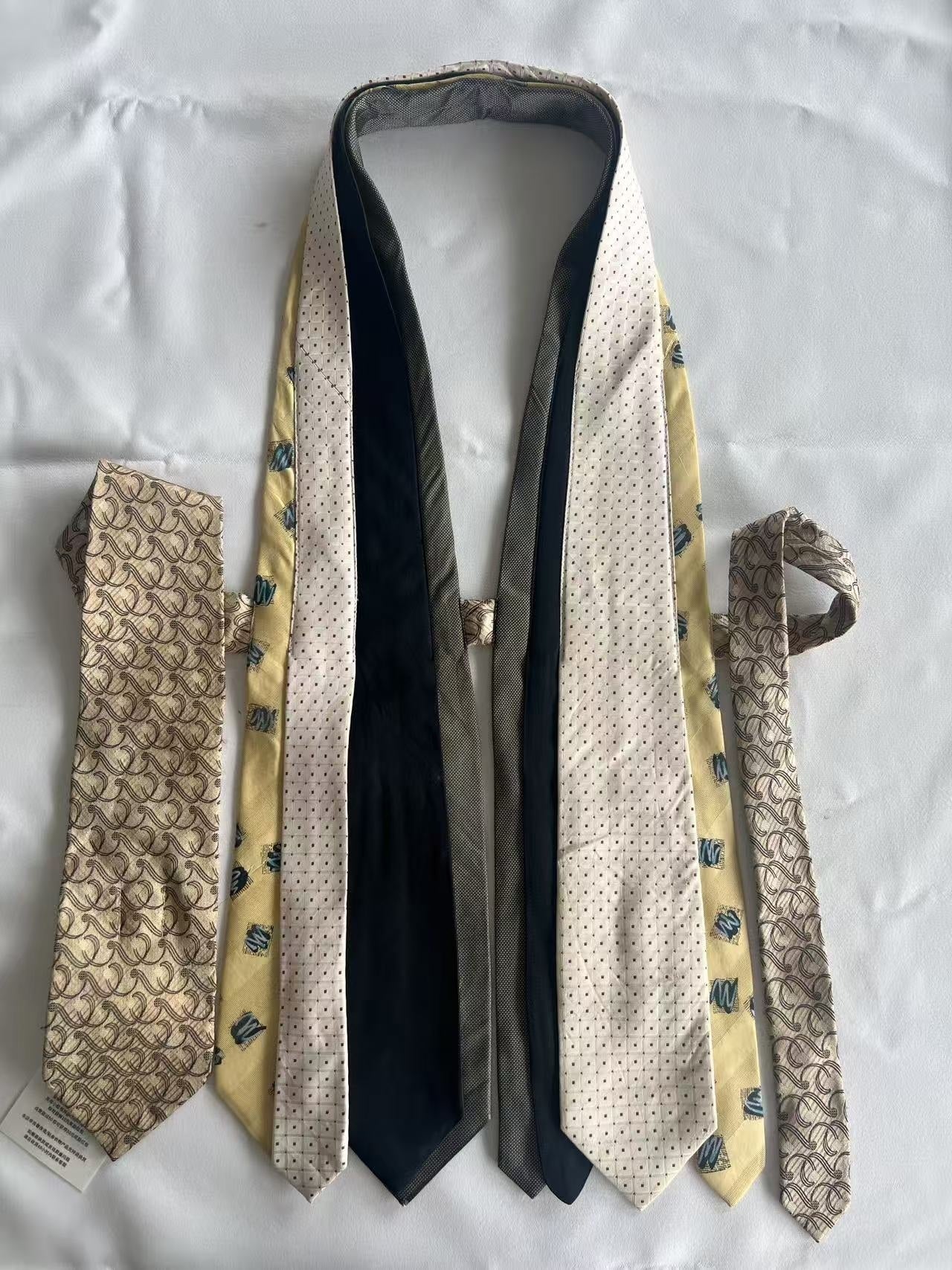 Chipchipshop_Original_Vintage_Tie_Detail_V-neck_Unique_Print_One_Of_A_Kind_Women&