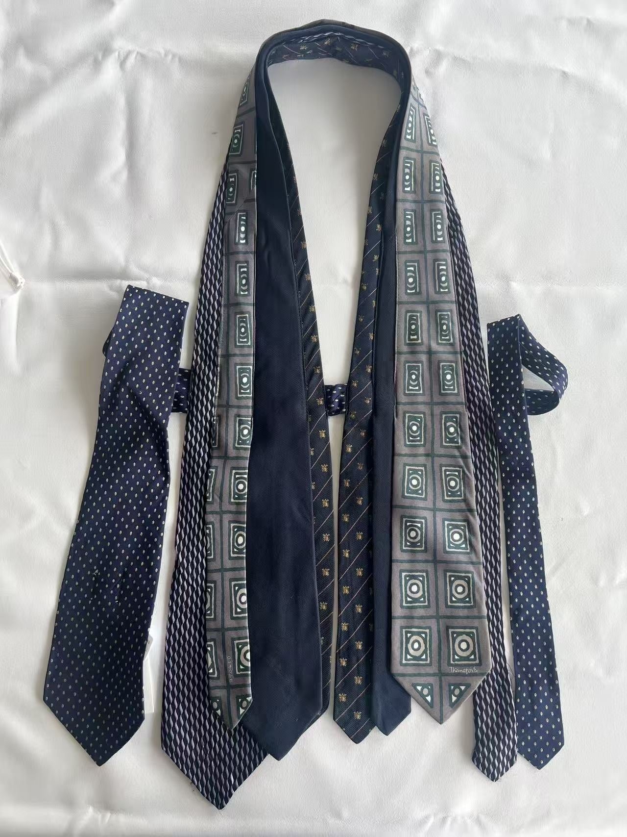 Chipchipshop_Original_Vintage_Tie_Detail_V-neck_Unique_Print_One_Of_A_Kind_Women&