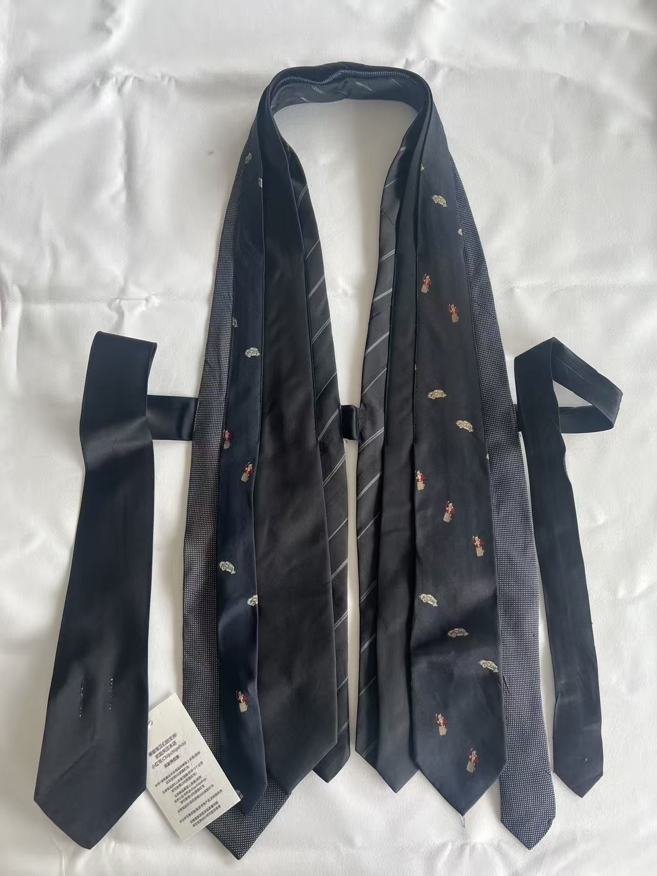 Chipchipshop_Original_Vintage_Tie_Detail_V-neck_Unique_Print_One_Of_A_Kind_Women&