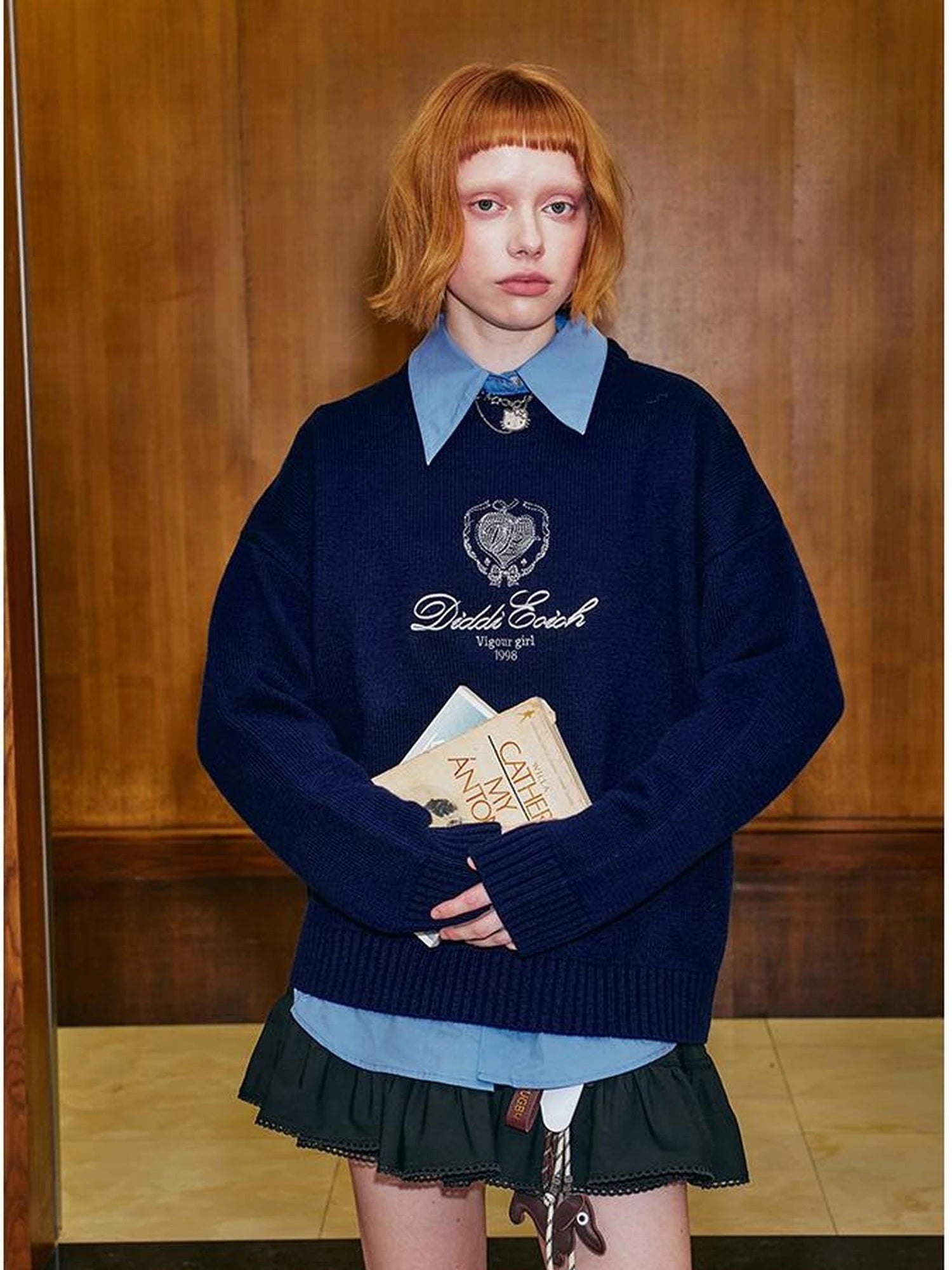 Classic Collar Knit Sweater With Bow Emblem Embroidery