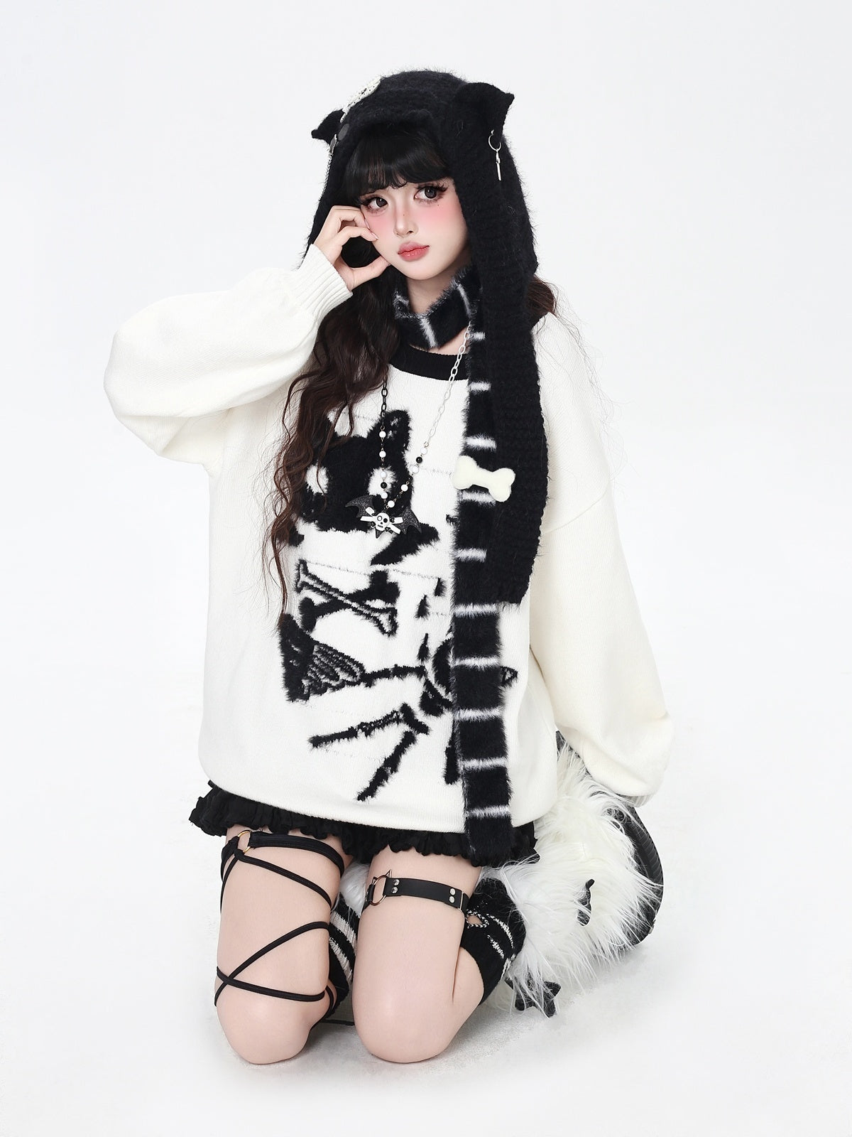 Crazy_Girl_Black_White_Kitten_Oversized_Round_Neck_Women&