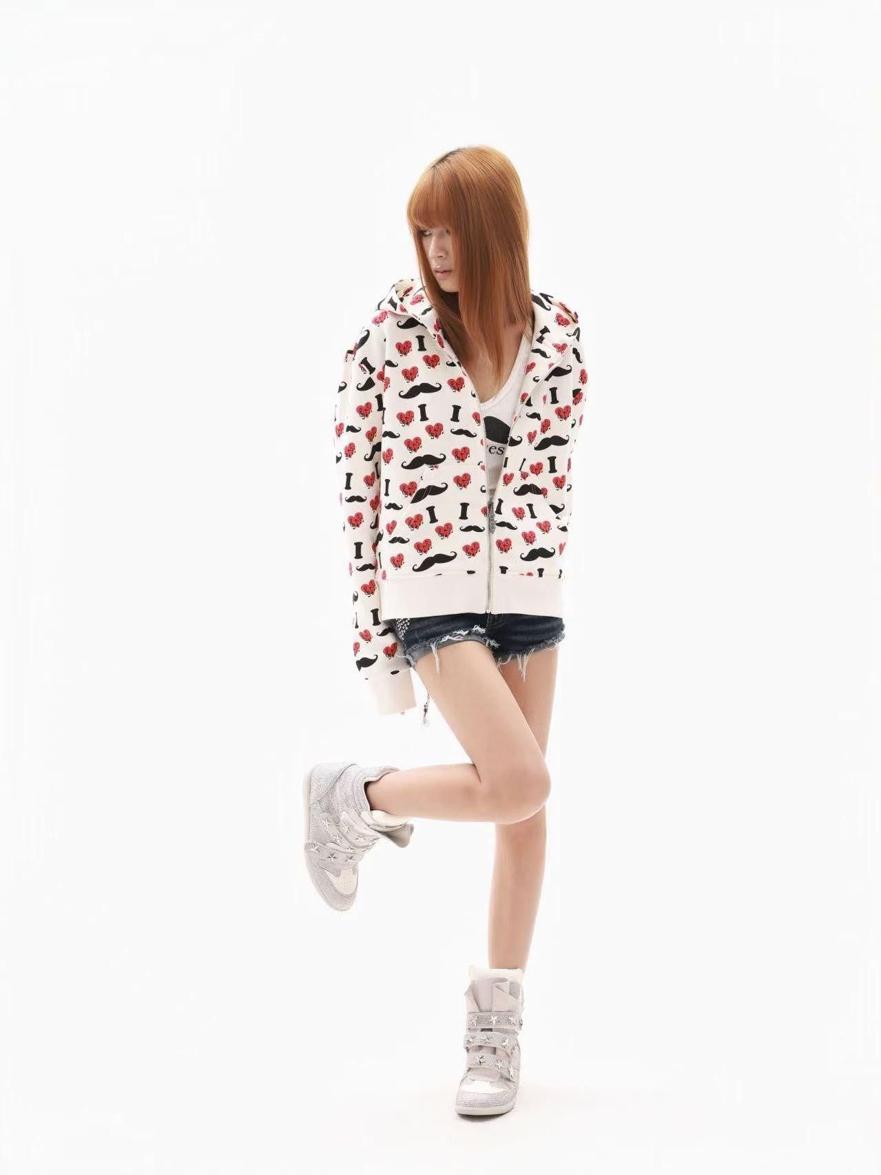 DETW onLine Beige I Love Moustache Heart Print Cropped Women&