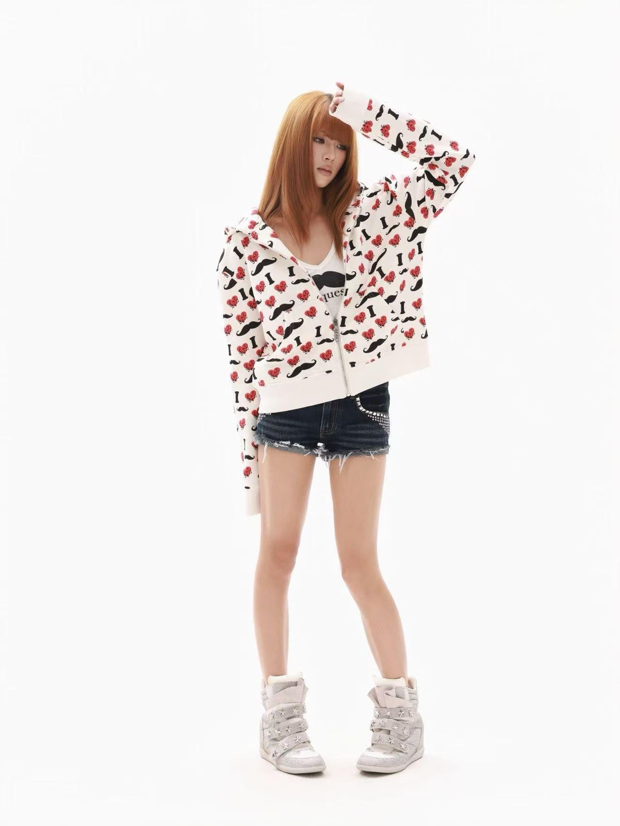 DETW onLine Beige I Love Moustache Heart Print Cropped Women&