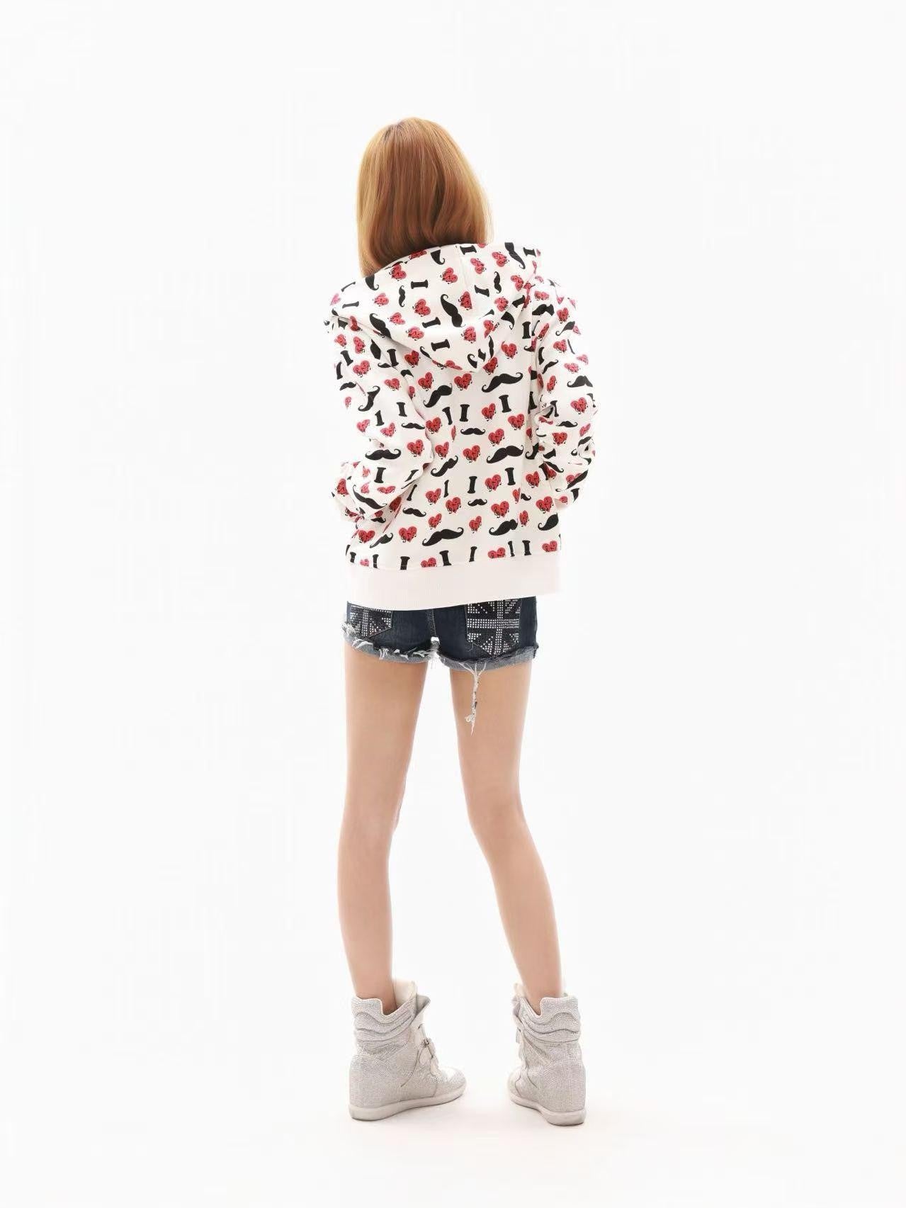 DETW onLine Beige I Love Moustache Heart Print Cropped Women&