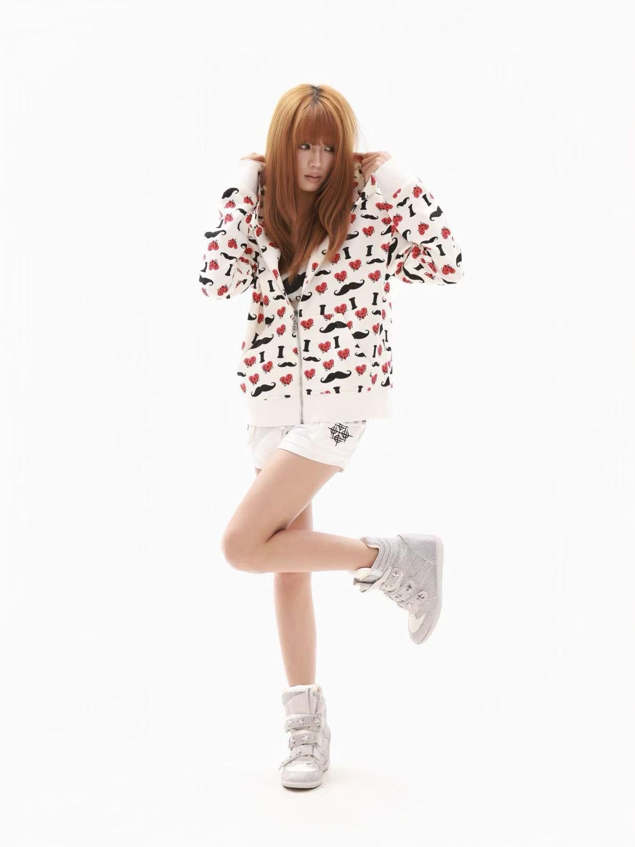 DETW onLine Beige I Love Moustache Heart Print Cropped Women&