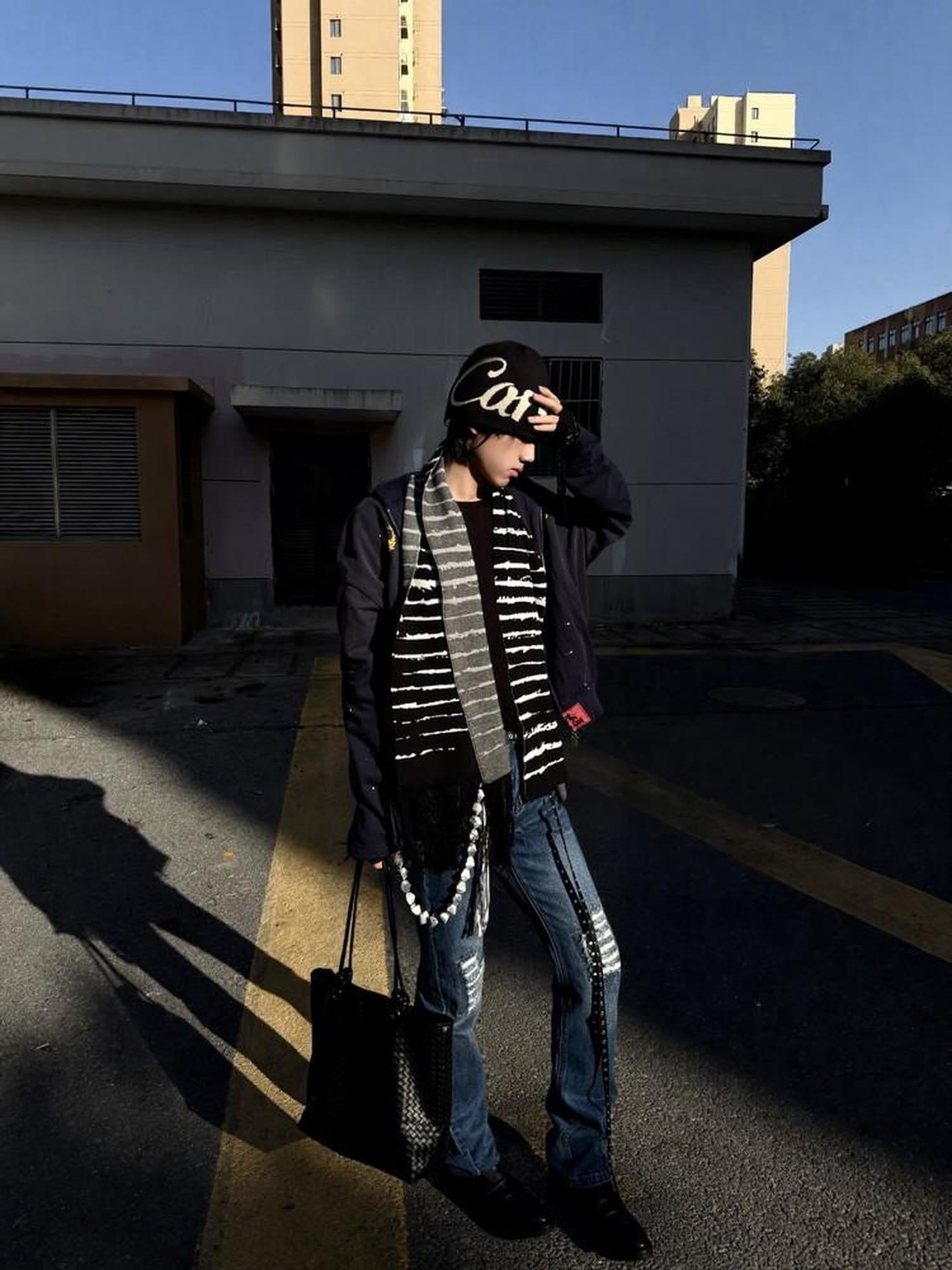 DETW onLine Black White Striped Distressed Thorn Knit Tassel Women&