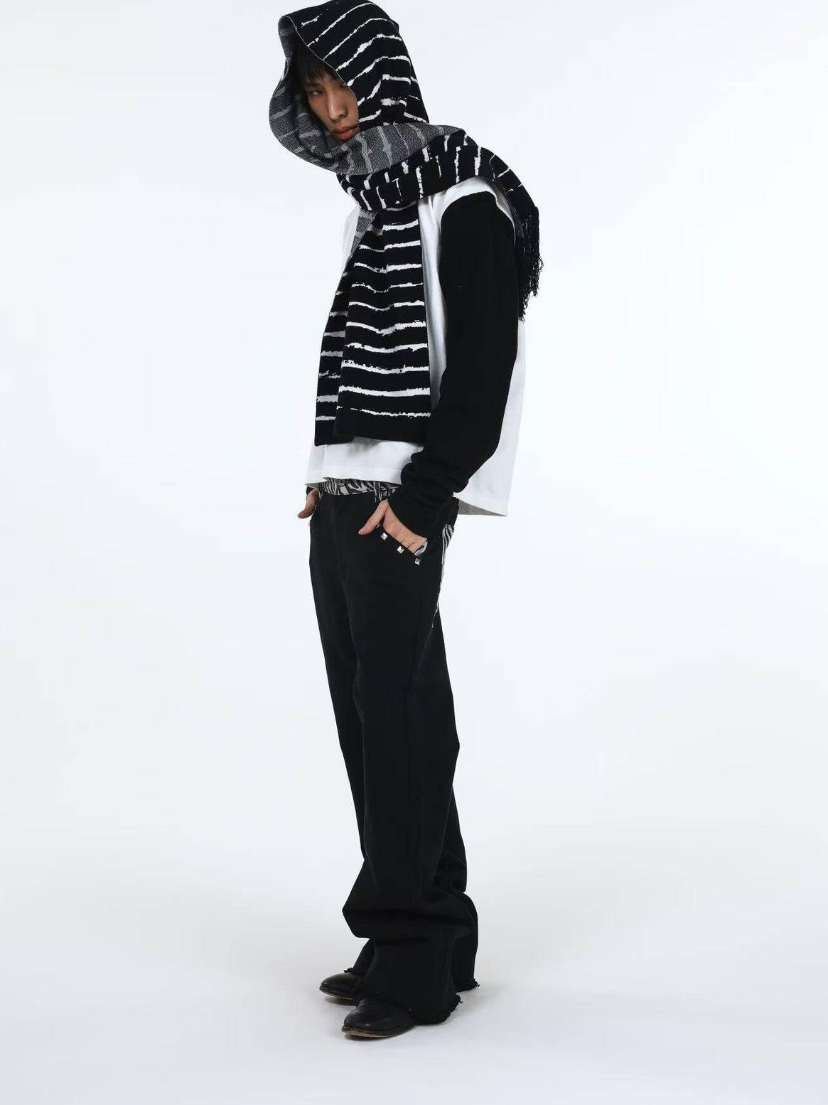 DETW onLine Black White Striped Distressed Thorn Knit Tassel Women&