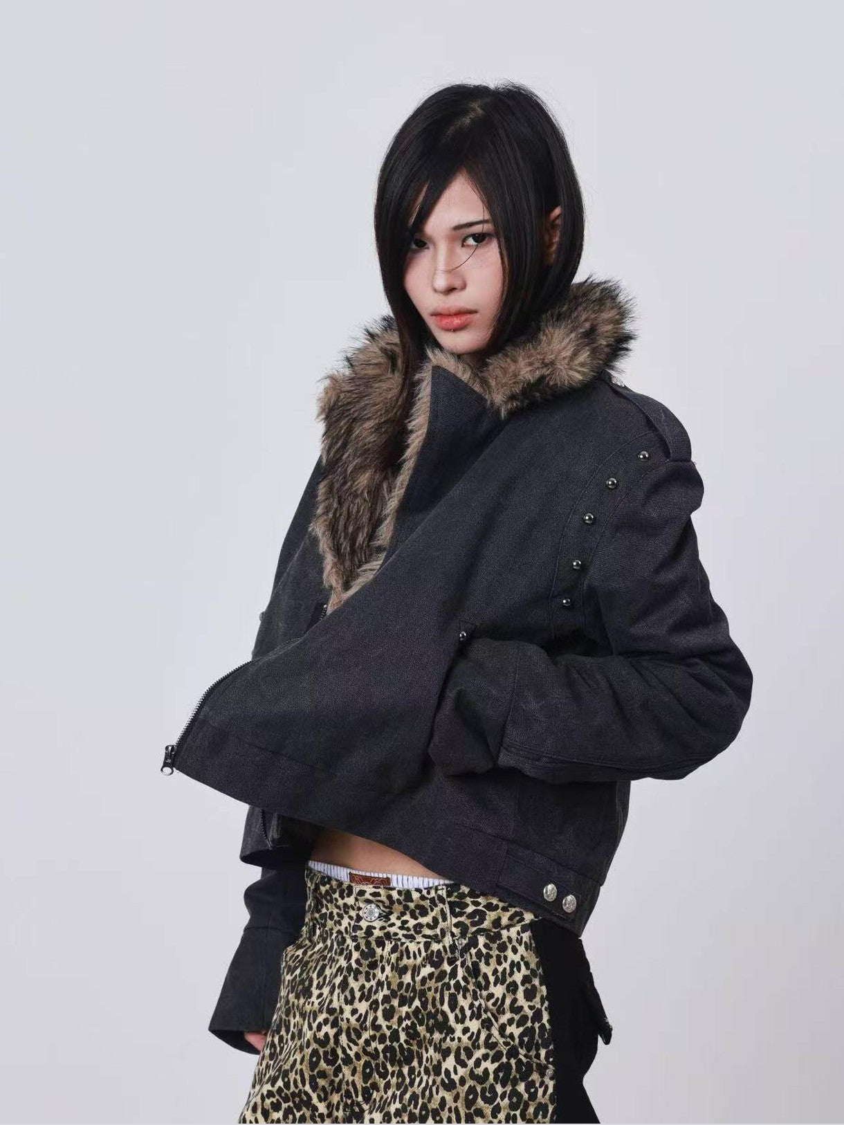 DETW onLine Cement Gray Studded Asymmetric Zip Fur Collar Cropped Women&