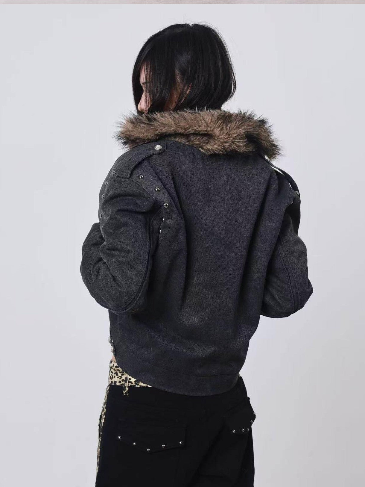 DETW onLine Cement Gray Studded Asymmetric Zip Fur Collar Cropped Women&
