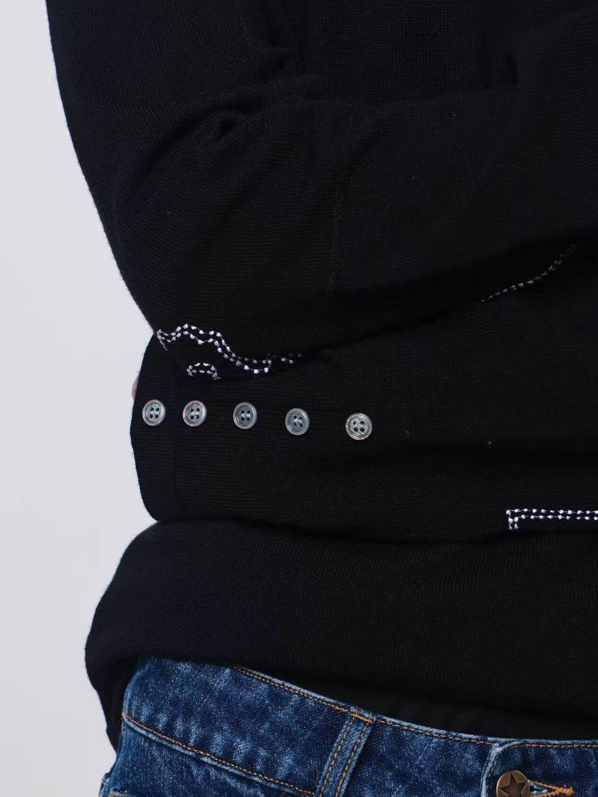 DETW onLine Dark Geometric Key Embroidery Slim Crewneck Women&
