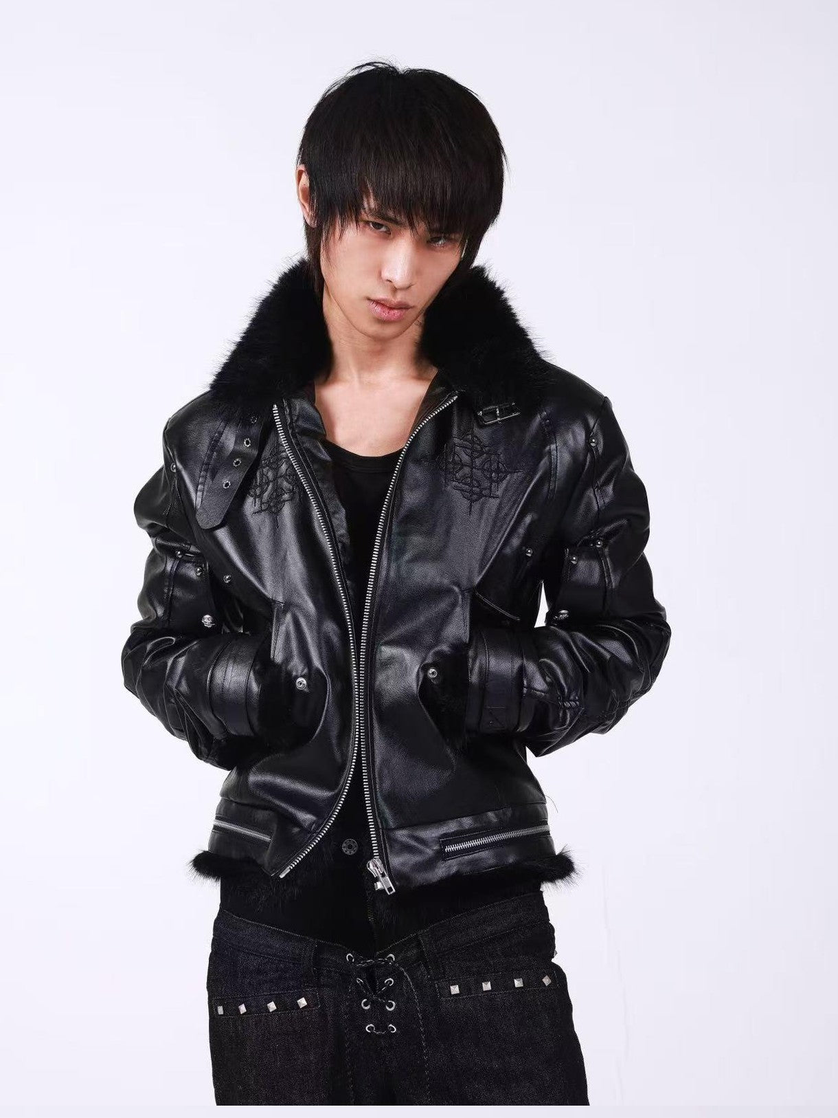 DETW onLine Embroidered Patchwork Fur Bomber Metal Hardware Women&