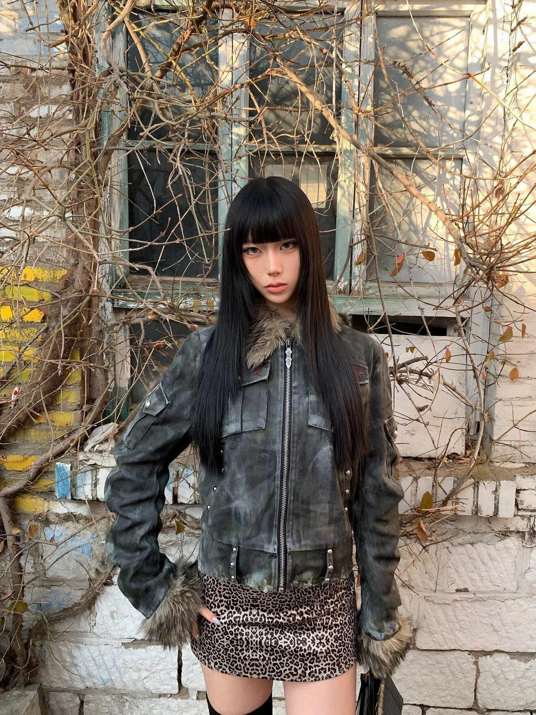 DETW onLine Frosted Camo Distressed Studded Fur Collar Women&