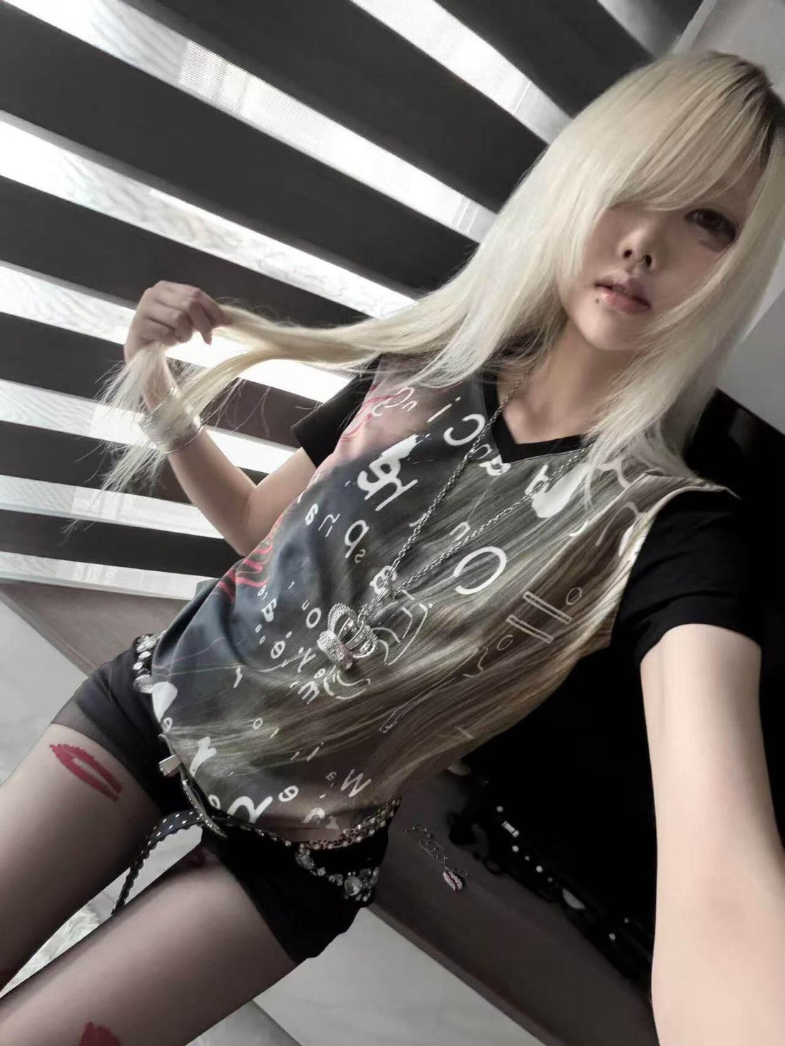 DETW onLine Full Portrait V-neck Digital Print Women&