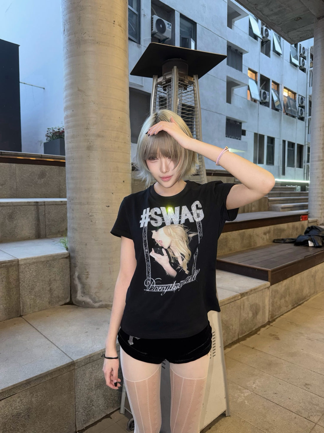 DETW onLine Girl Portrait Print Placement Rhinestone Women&
