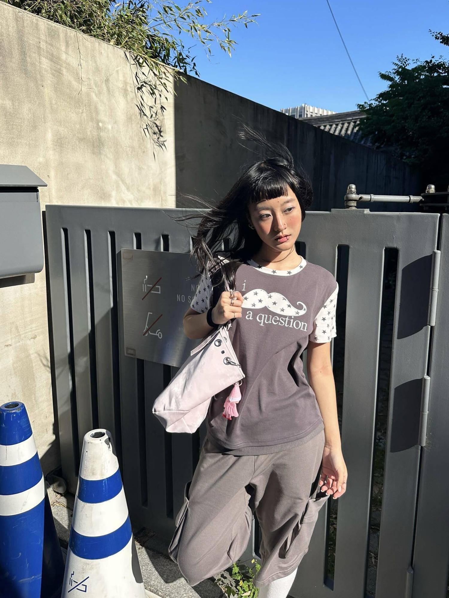 DETW onLine Mustache Applique Colorblock Women&