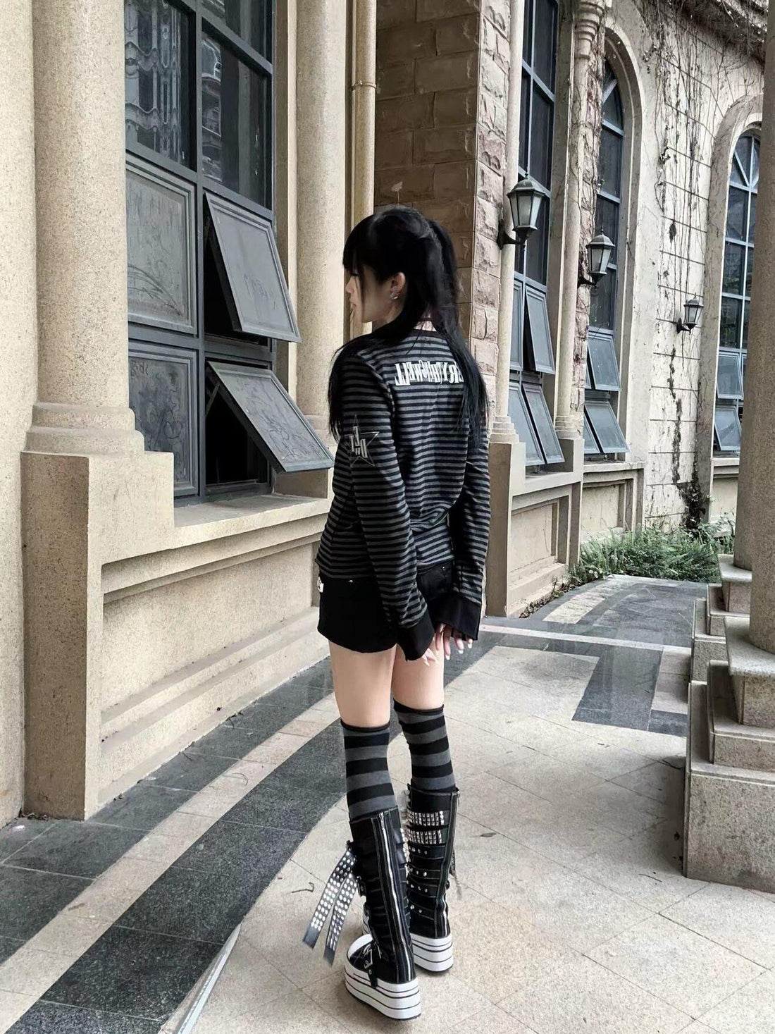 DETW onLine Skull Striped V-neck Rhinestone Street Women&