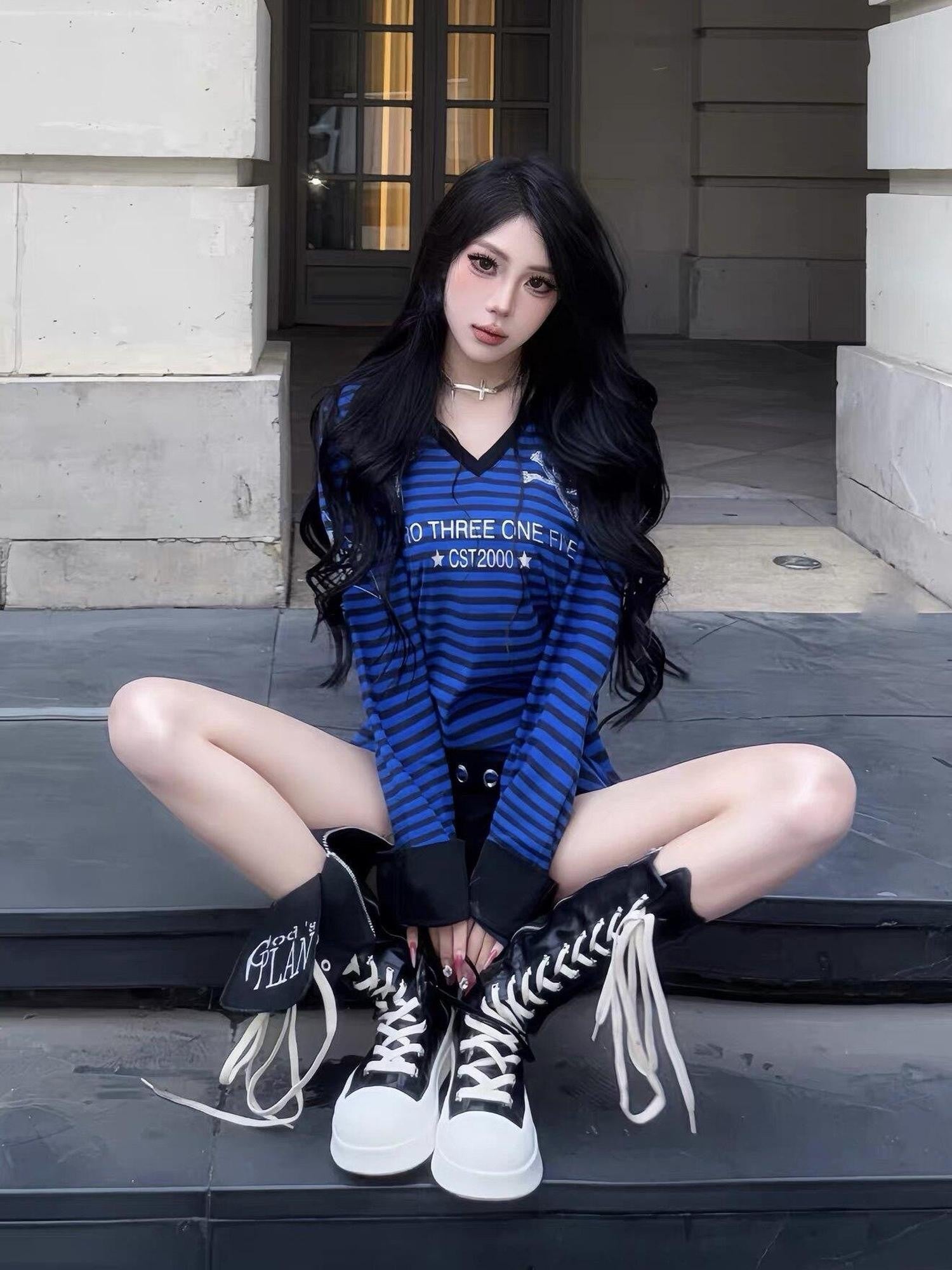 DETW onLine Skull Striped V-neck Rhinestone Street Women&