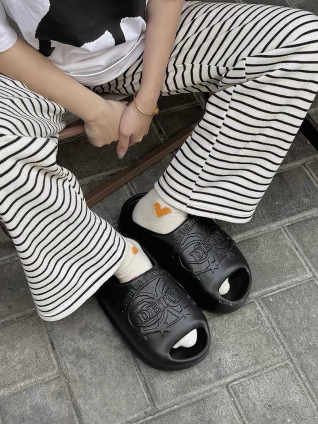 DETW onLine Spider Cutout T Strap Thick Sole Breathable Women&