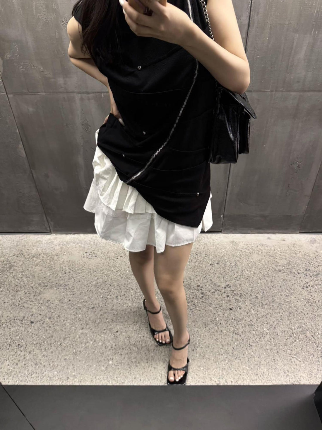DETW onLine Studded Asymmetric Zipper Pleated High Neck Women&
