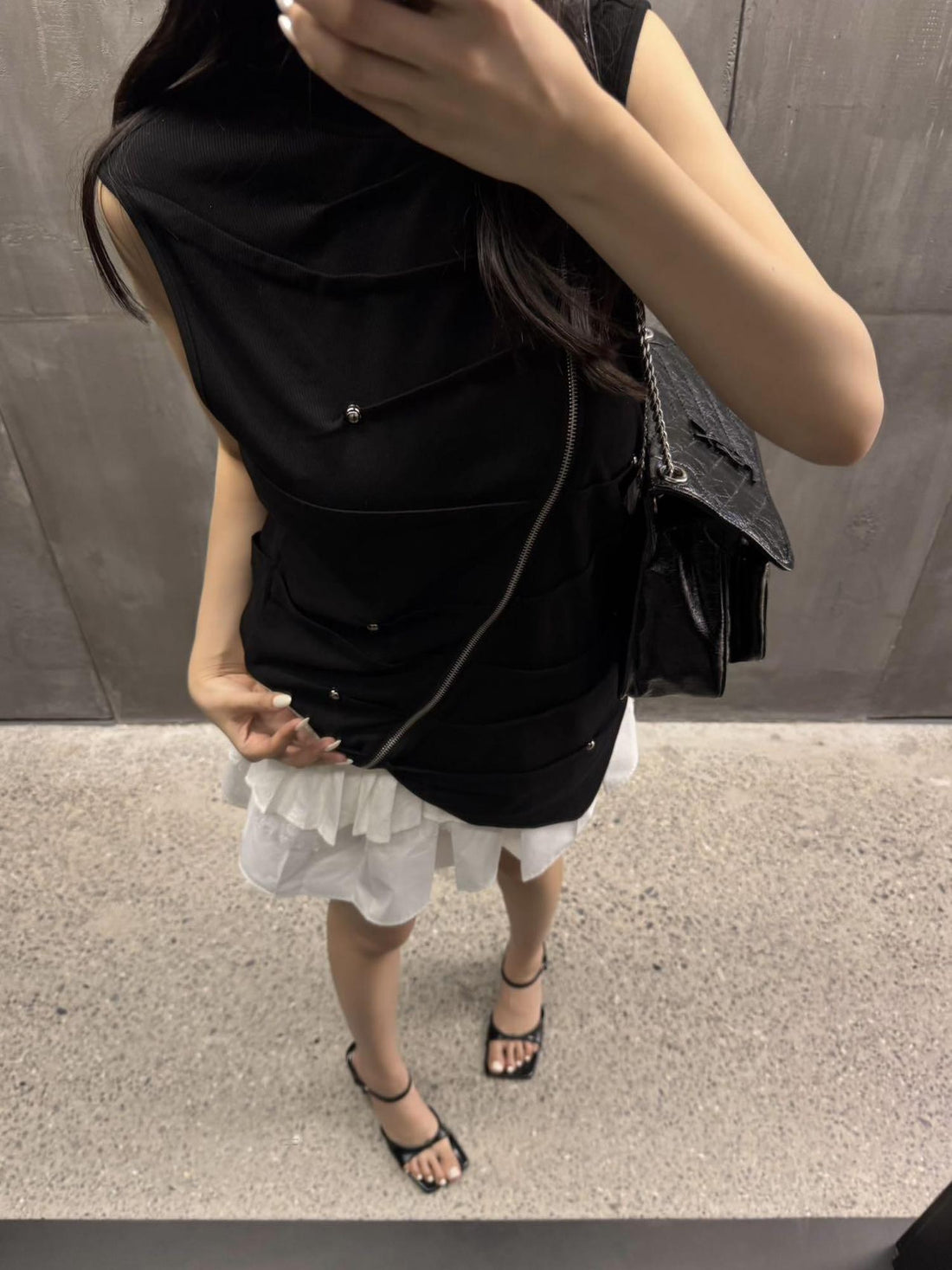 DETW onLine Studded Asymmetric Zipper Pleated High Neck Women&
