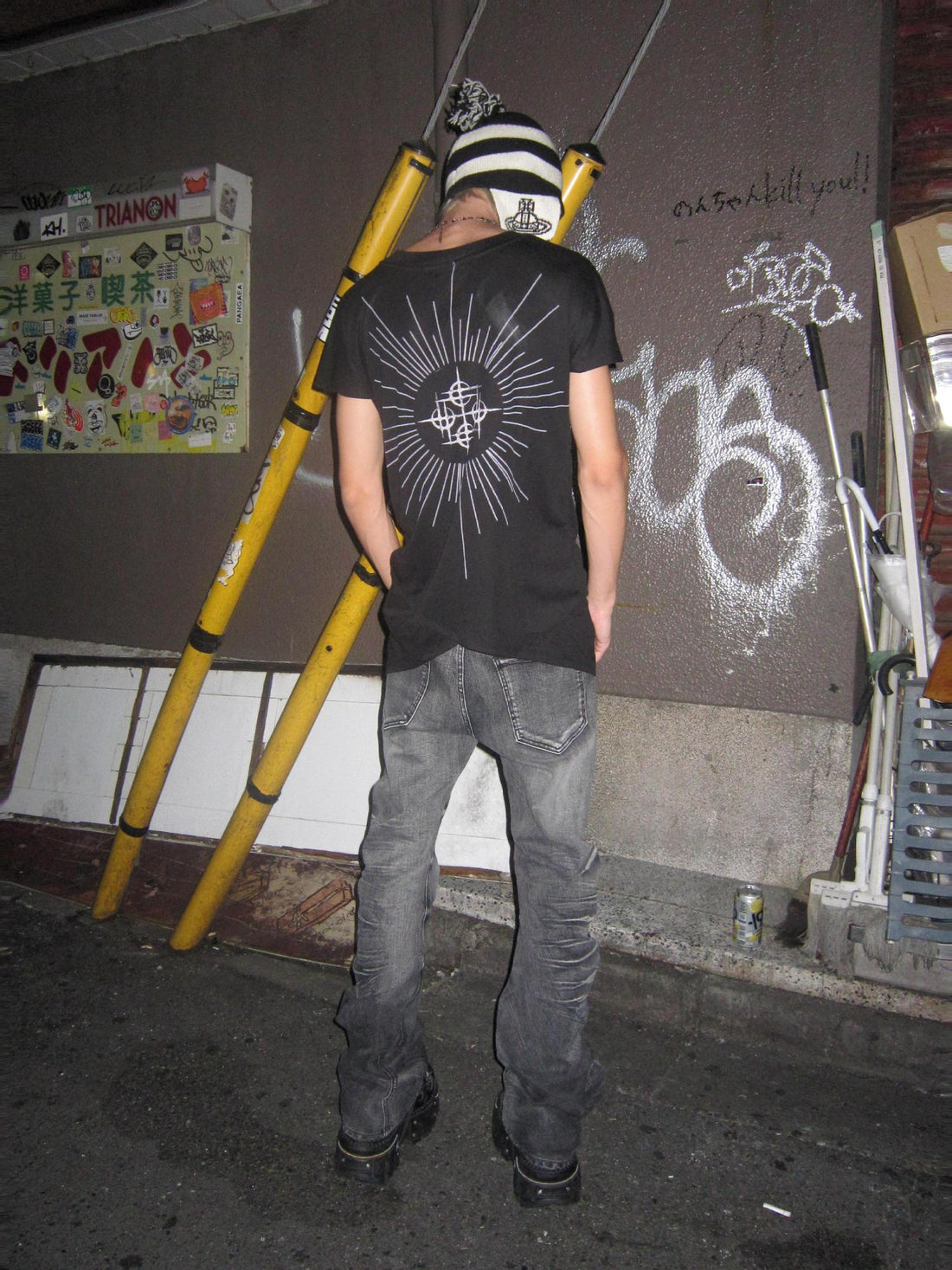DETW online Asymmetric Tail Hem T-shirt