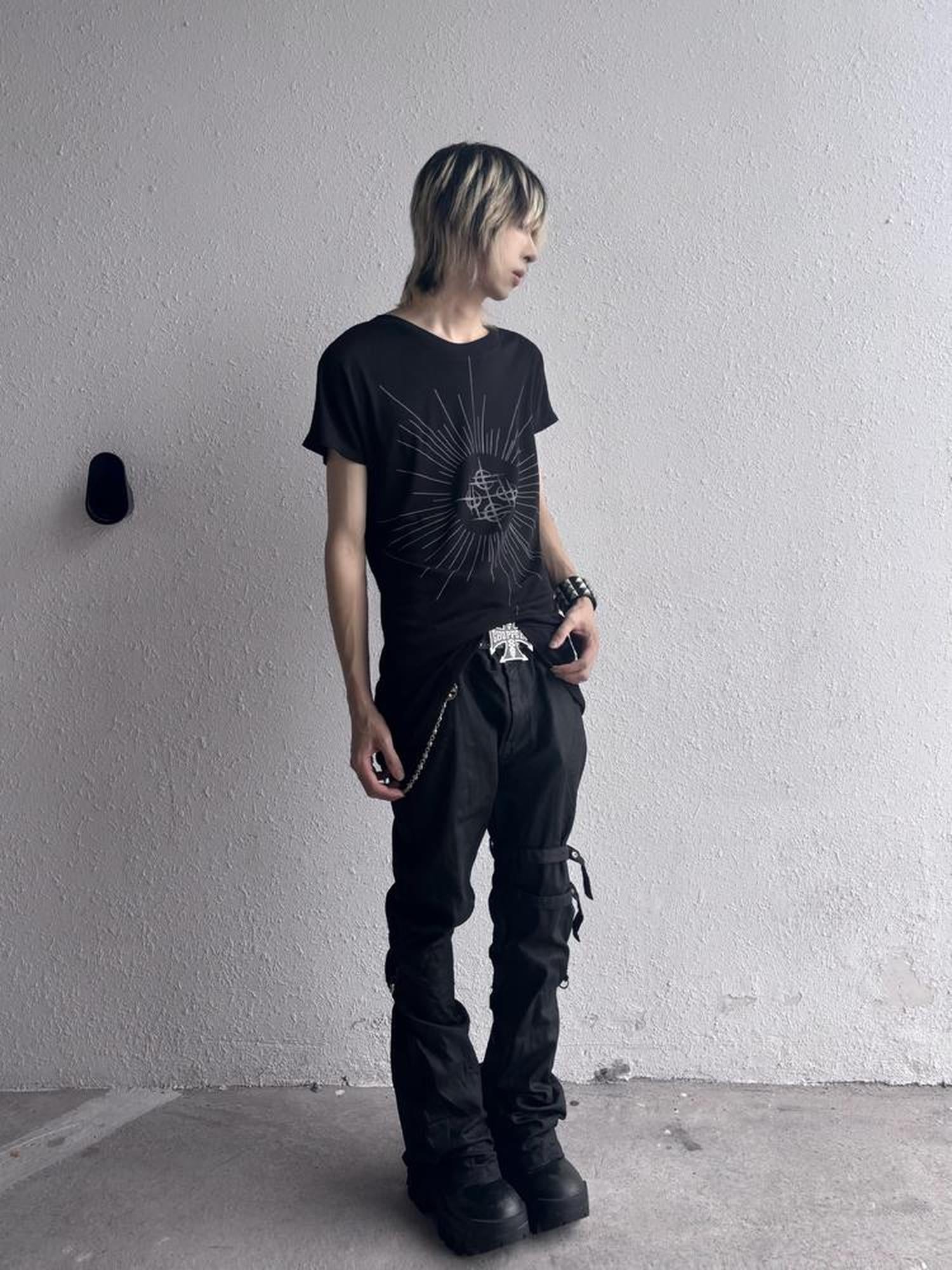 DETW online Asymmetric Tail Hem T-shirt
