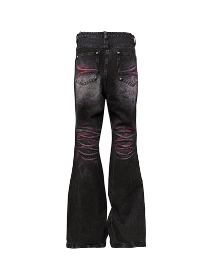 DETW online Jeans mit „Blood Claw“-Waschung, Used-Look und Nieten, ausgestellt