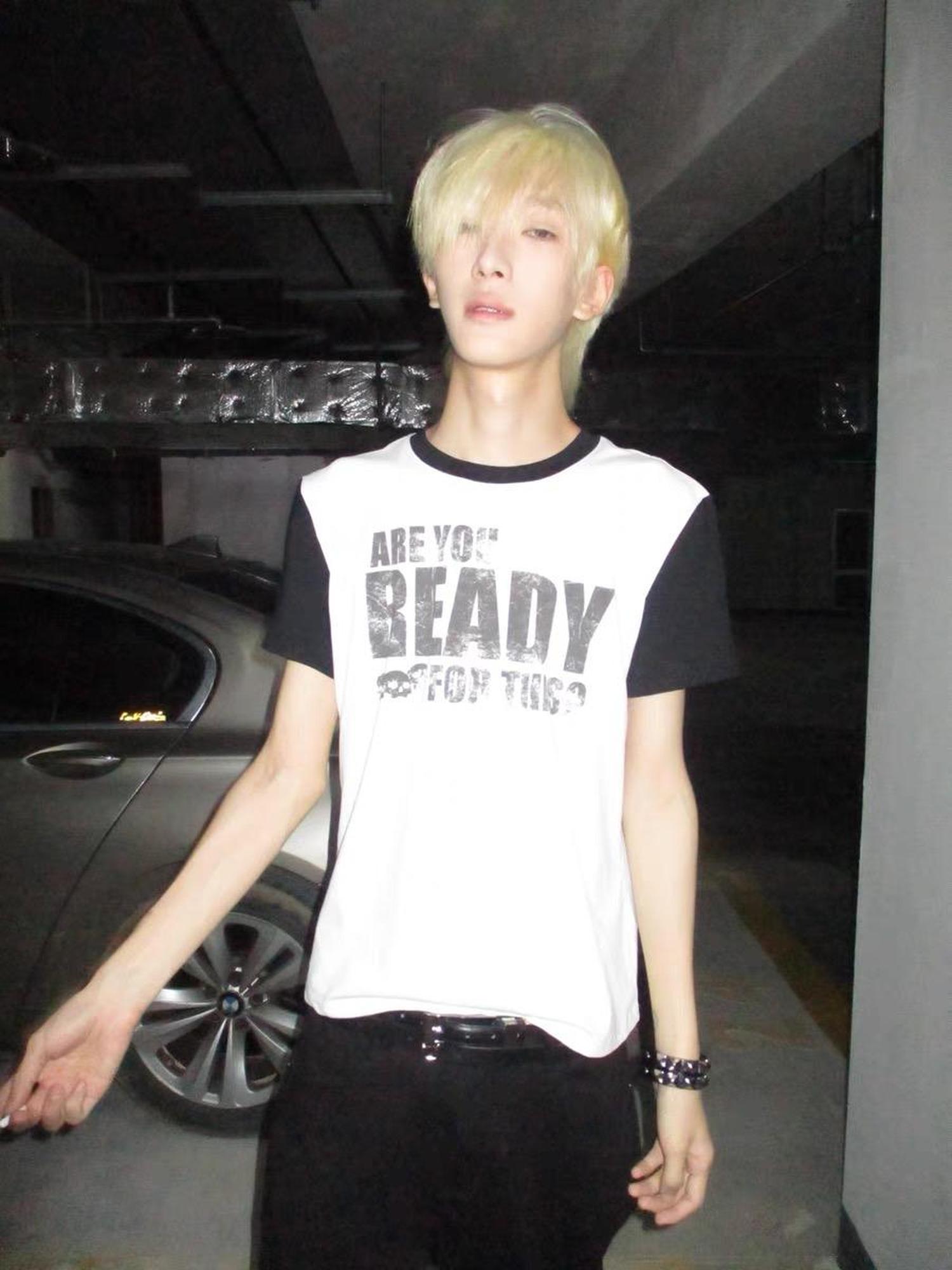 DETW online Skull Contrast Stitch Slim Tee