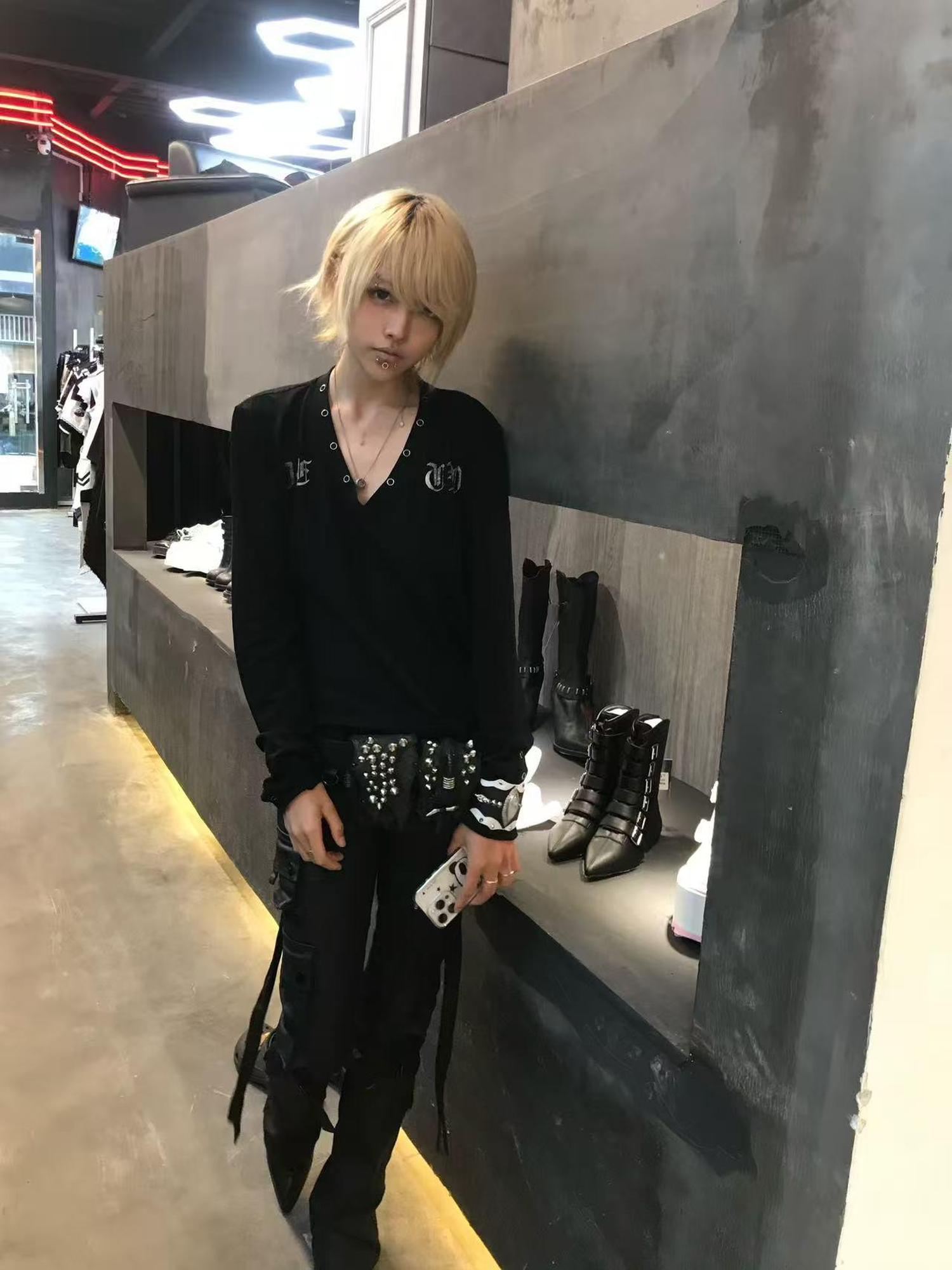 DETW online V-Neck Metal Button Gothic Cotton Long Sleeve Top T-shirt