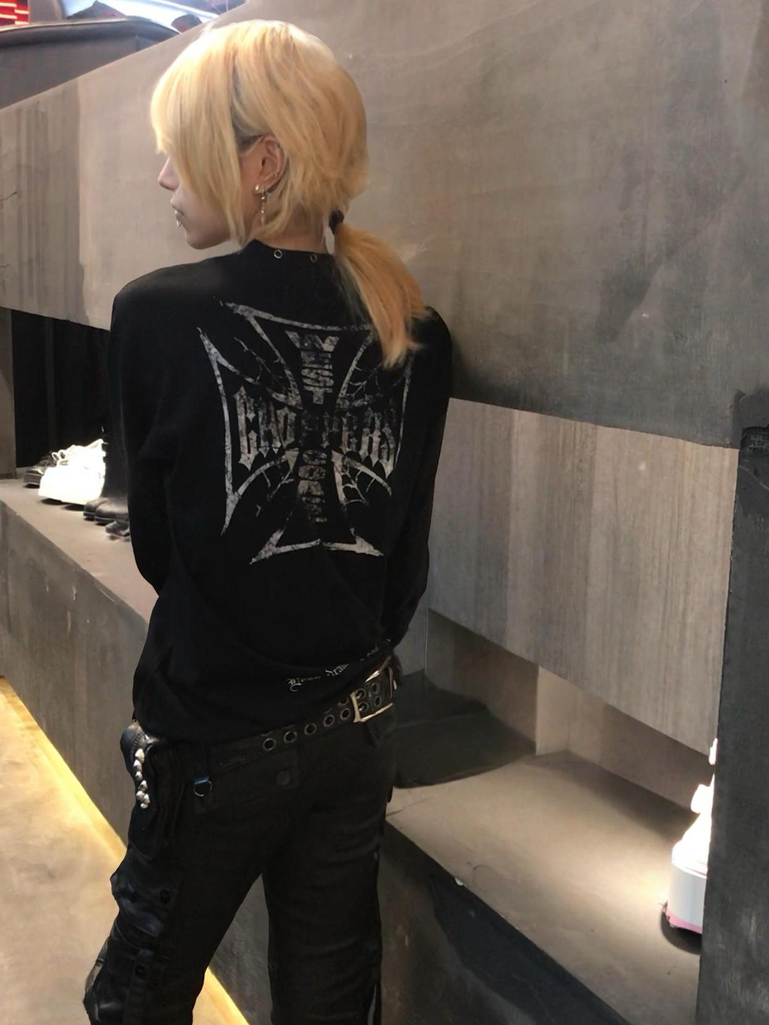 DETW online V-Neck Metal Button Gothic Cotton Long Sleeve Top T-shirt